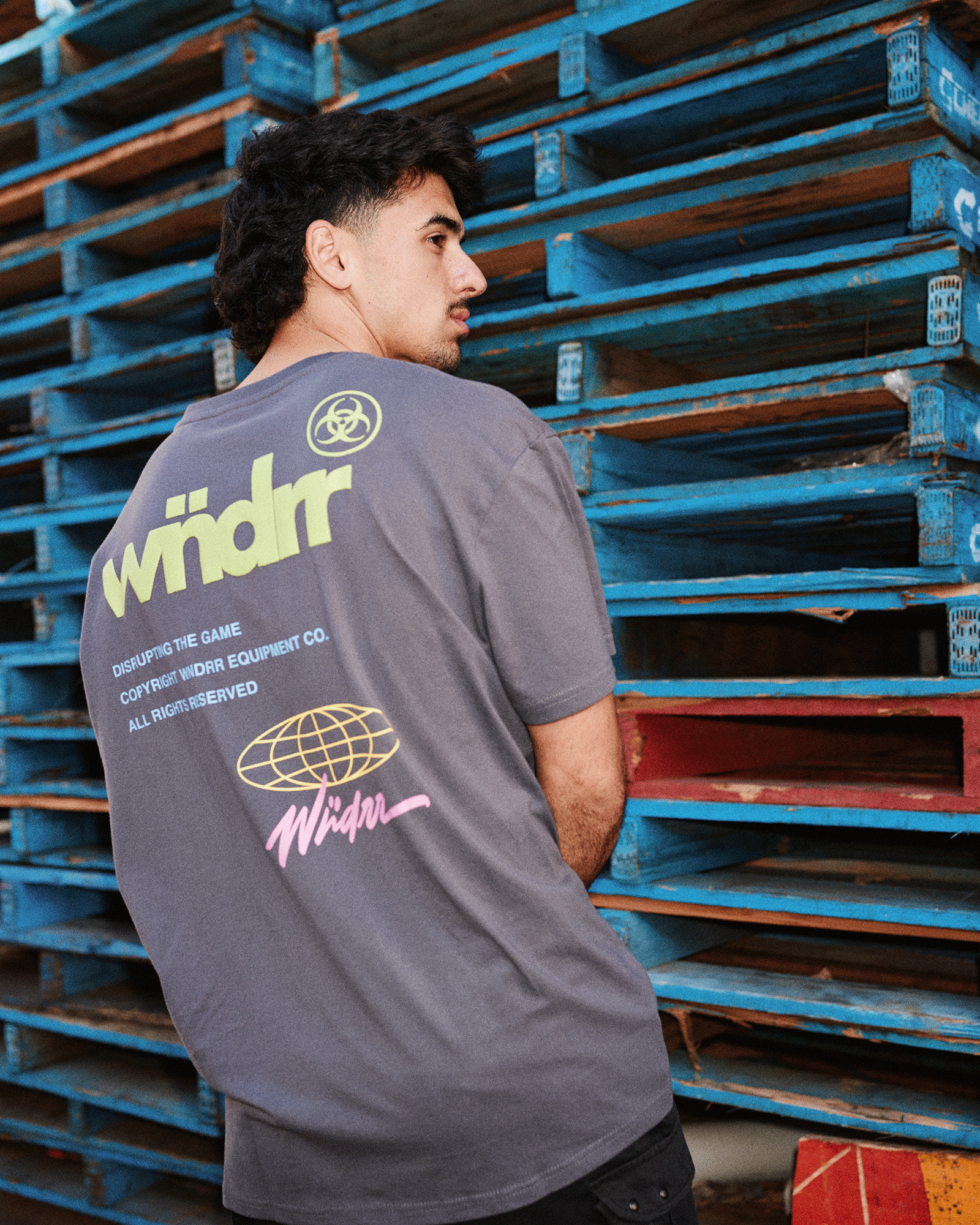 ILLEGIBLE BOX FIT TEE - CHARCOAL