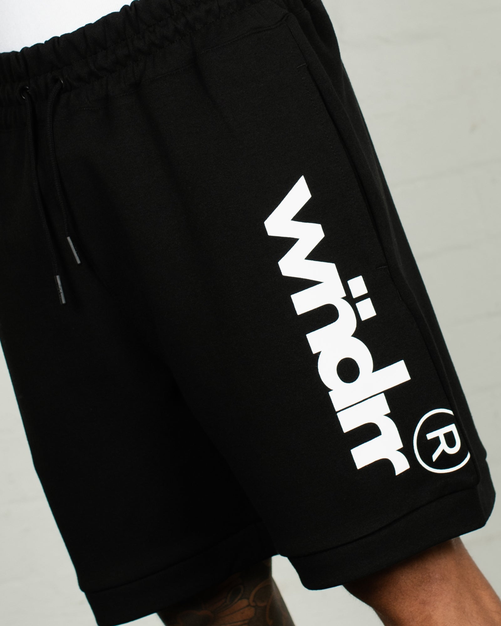 OFFCUT TECH TRACKSHORT - BLACK