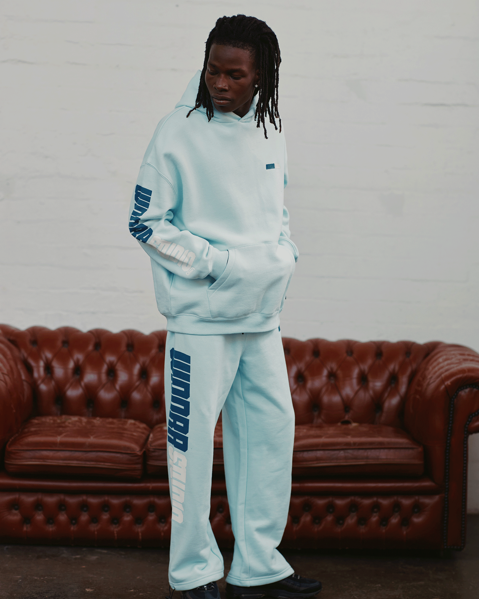 STUDIO HOOD SWEAT - BABY BLUE