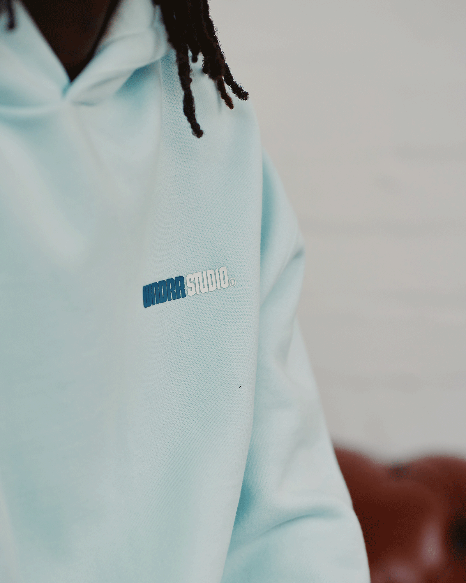 STUDIO HOOD SWEAT - BABY BLUE