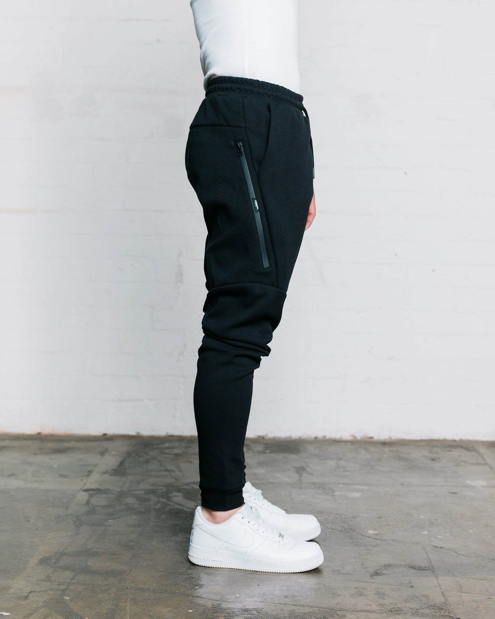 HOXTON V2 TECH TRACKPANT - BLACK