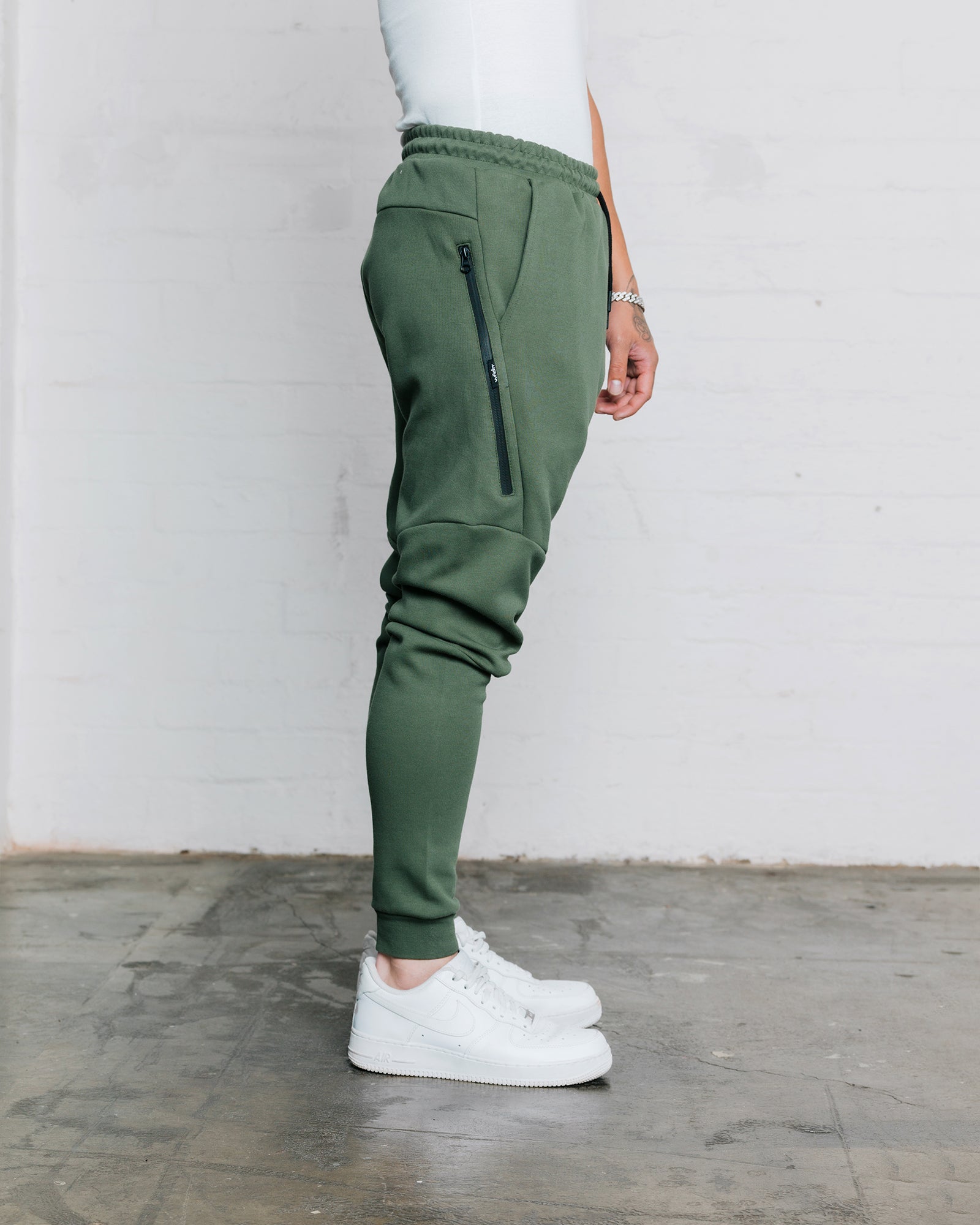 HOXTON V2 TECH TRACKPANT - OLIVE