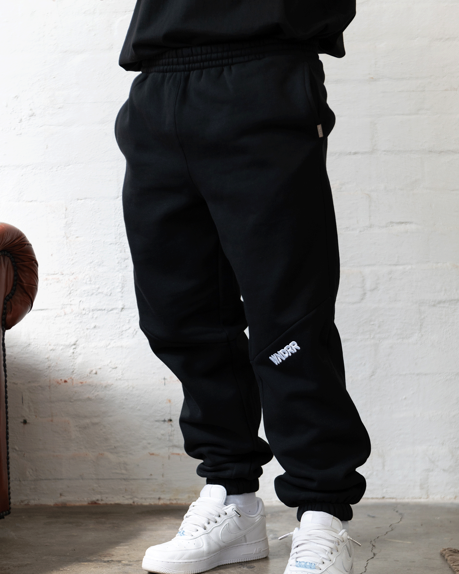 HALO BAGGY TRACKPANT - BLACK