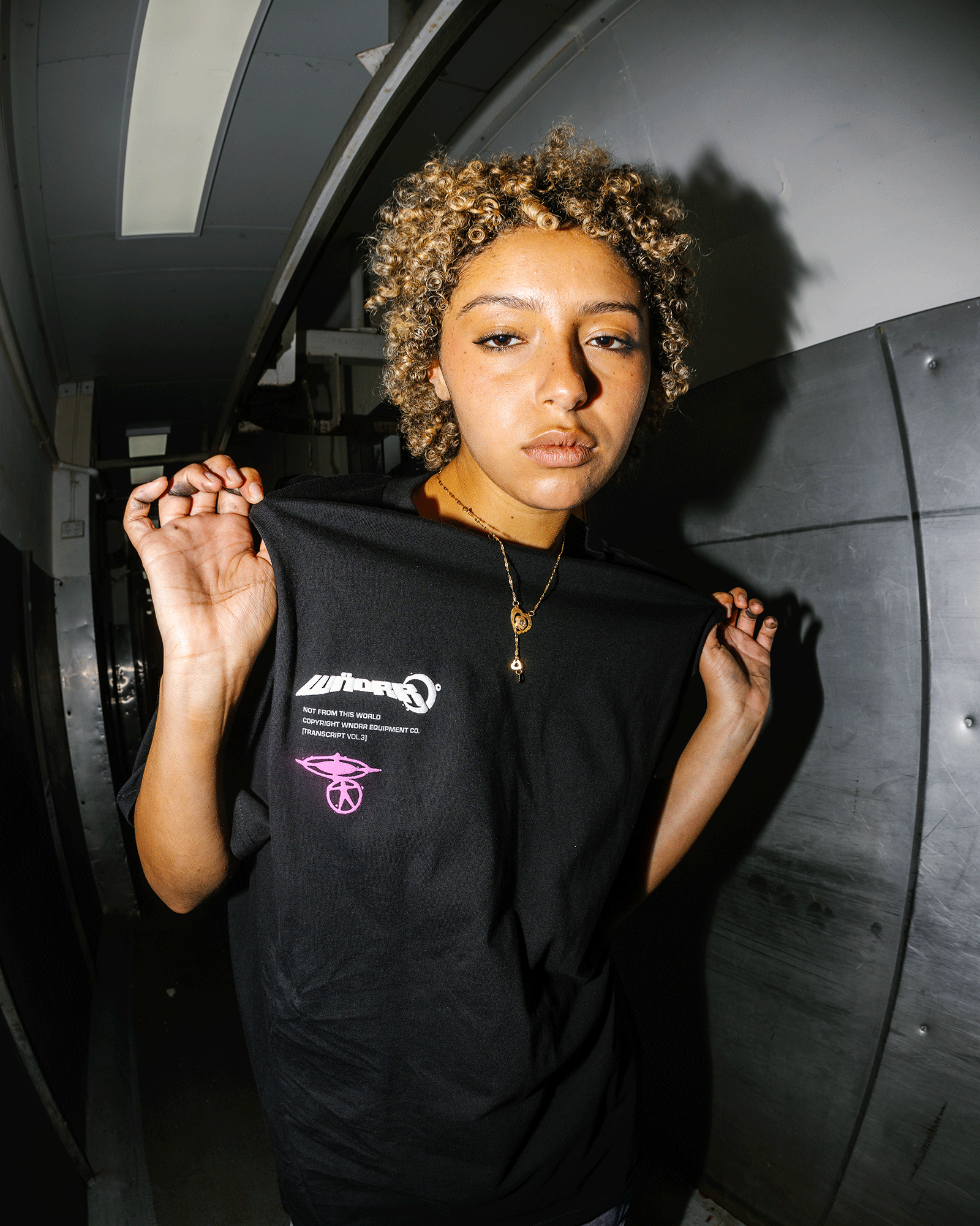 OUTTA WORLD BOX FIT TEE - BLACK