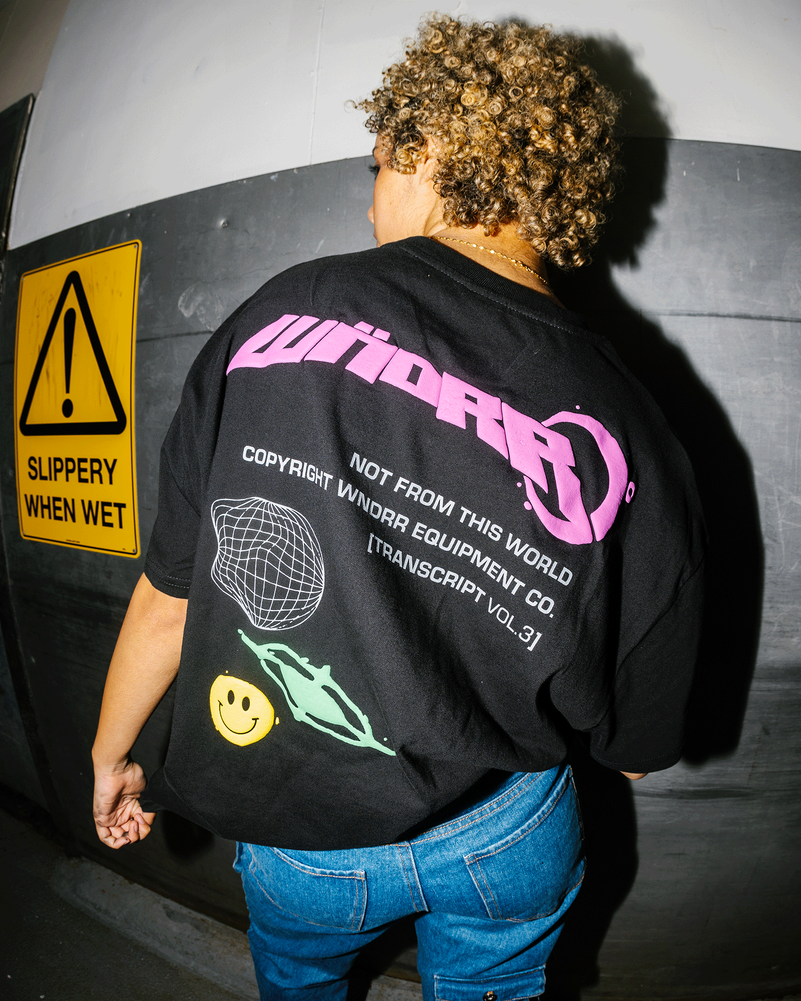 OUTTA WORLD BOX FIT TEE - BLACK