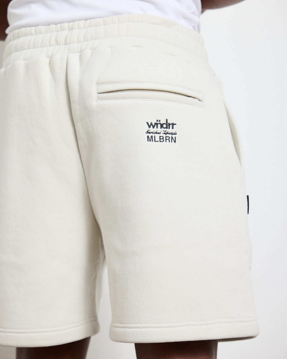 Model 183cm / Size L