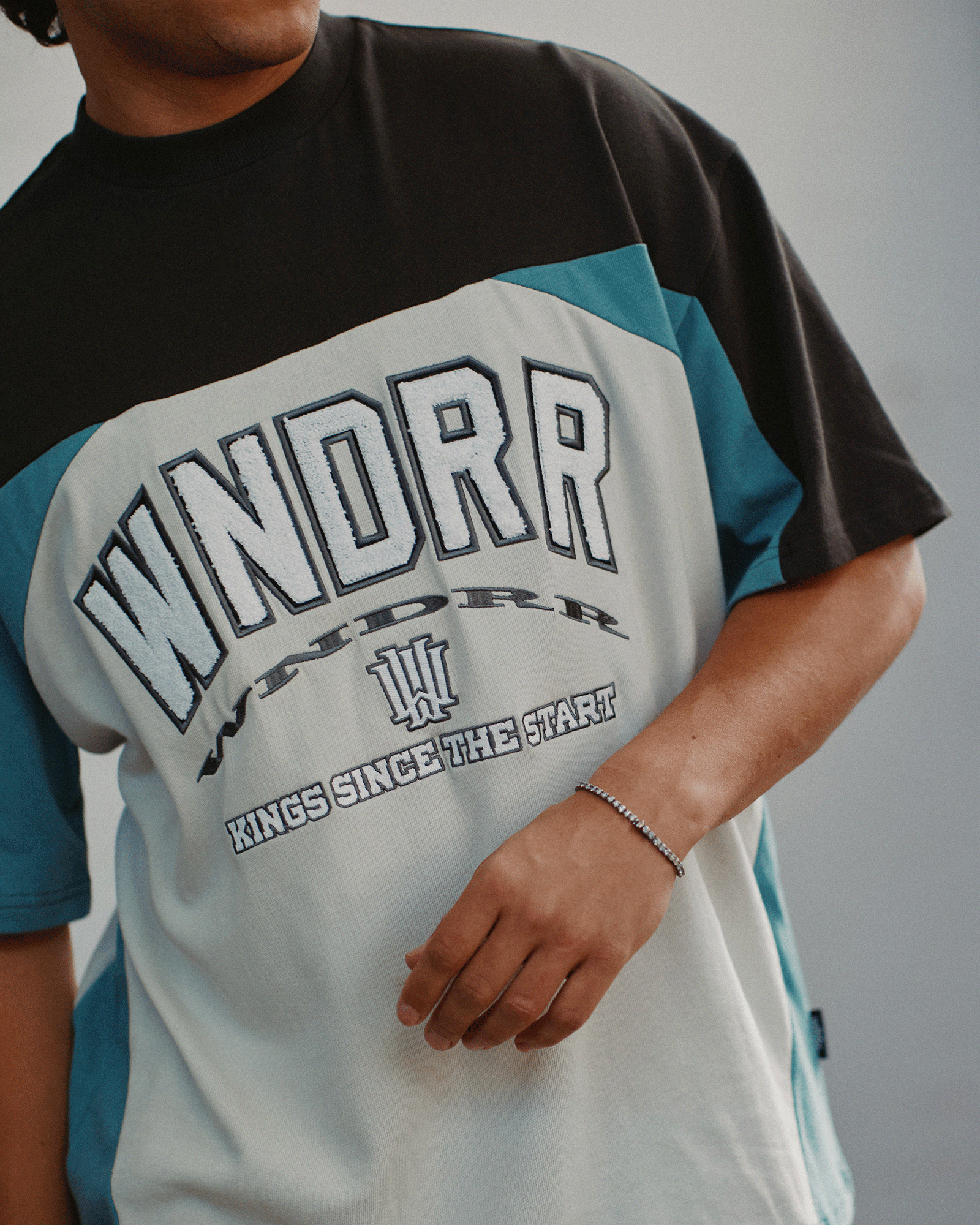 INSTITUTE PANEL CLUB TEE - OYSTER/BLUE