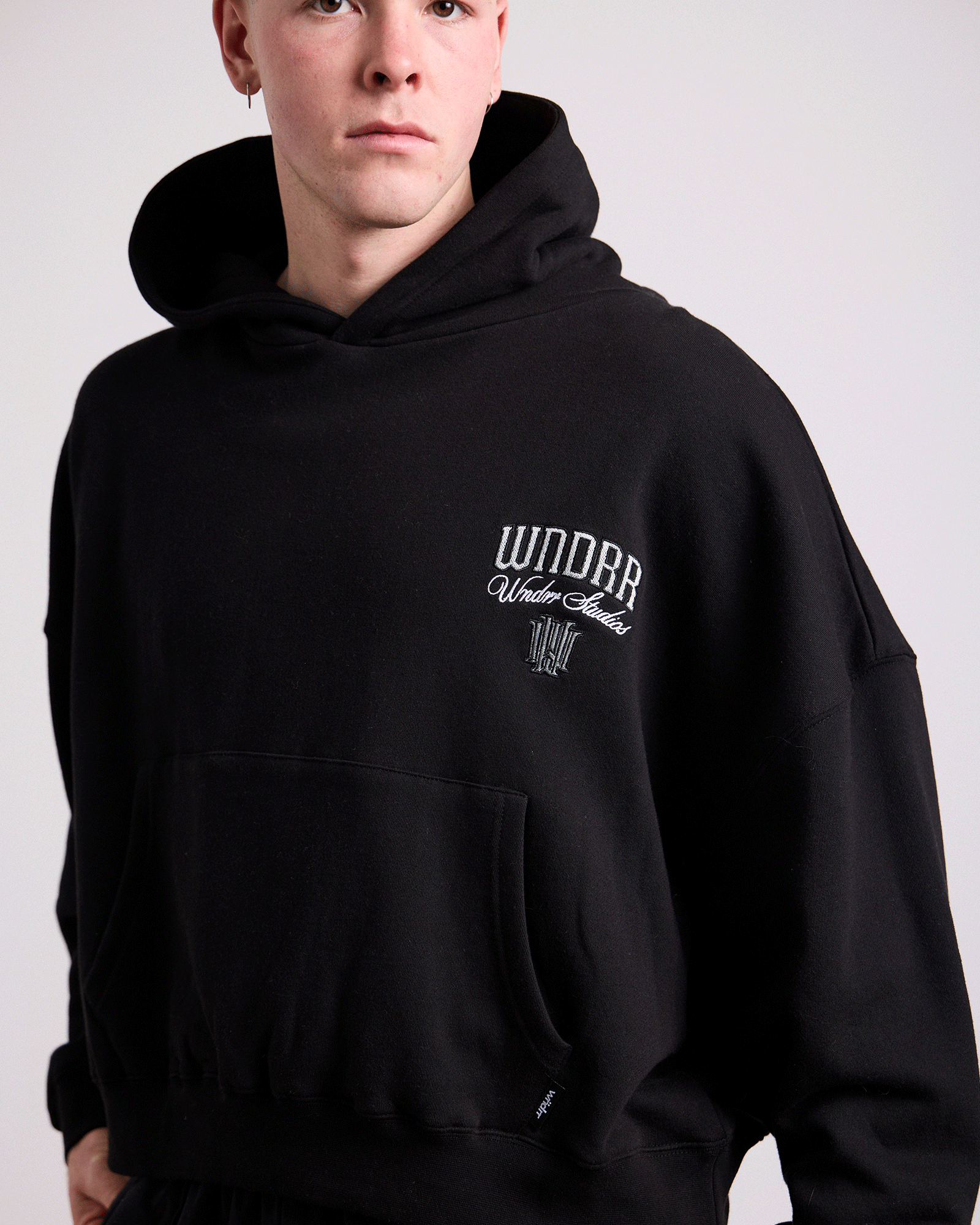 PAVILION CROPPED HOOD SWEAT - BLACK