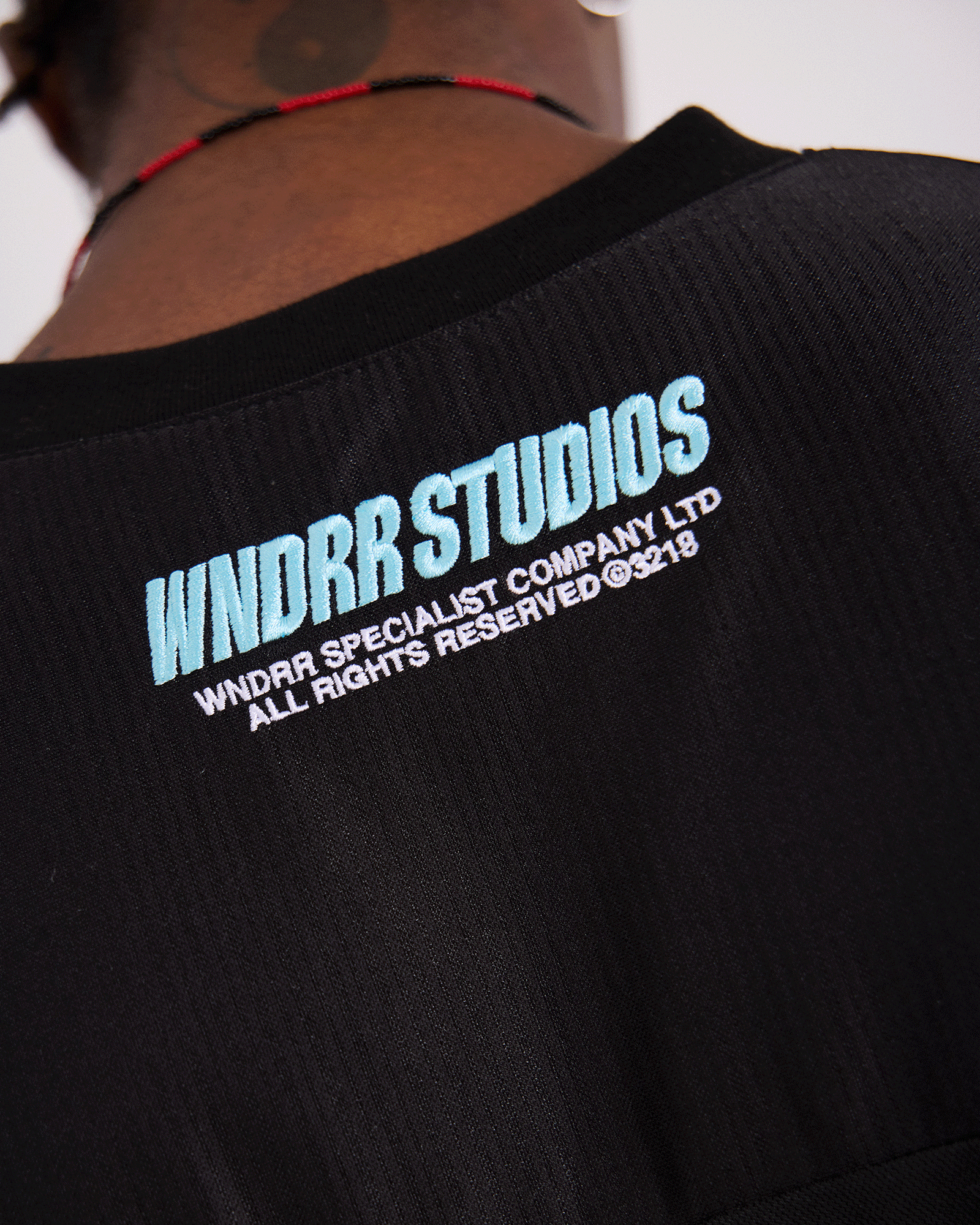 DRIVETRAIN QUARTERBACK TOP - BLACK