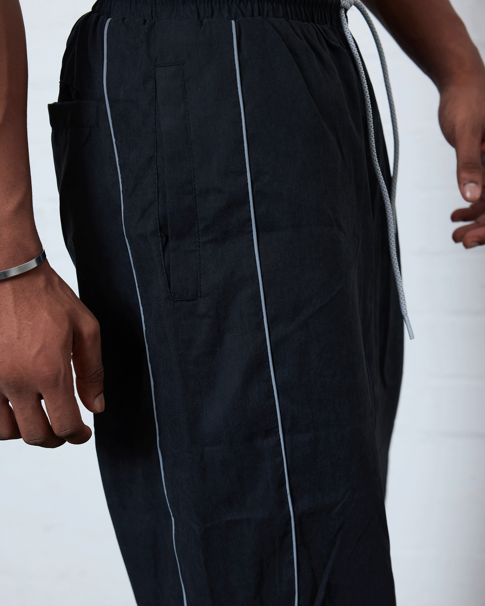 THE WORLD SPORT TRACKPANT - BLACK