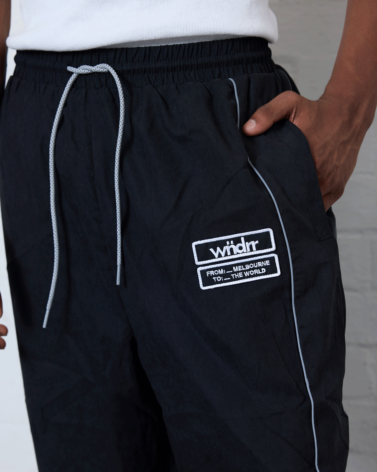 THE WORLD SPORT TRACKPANT - BLACK