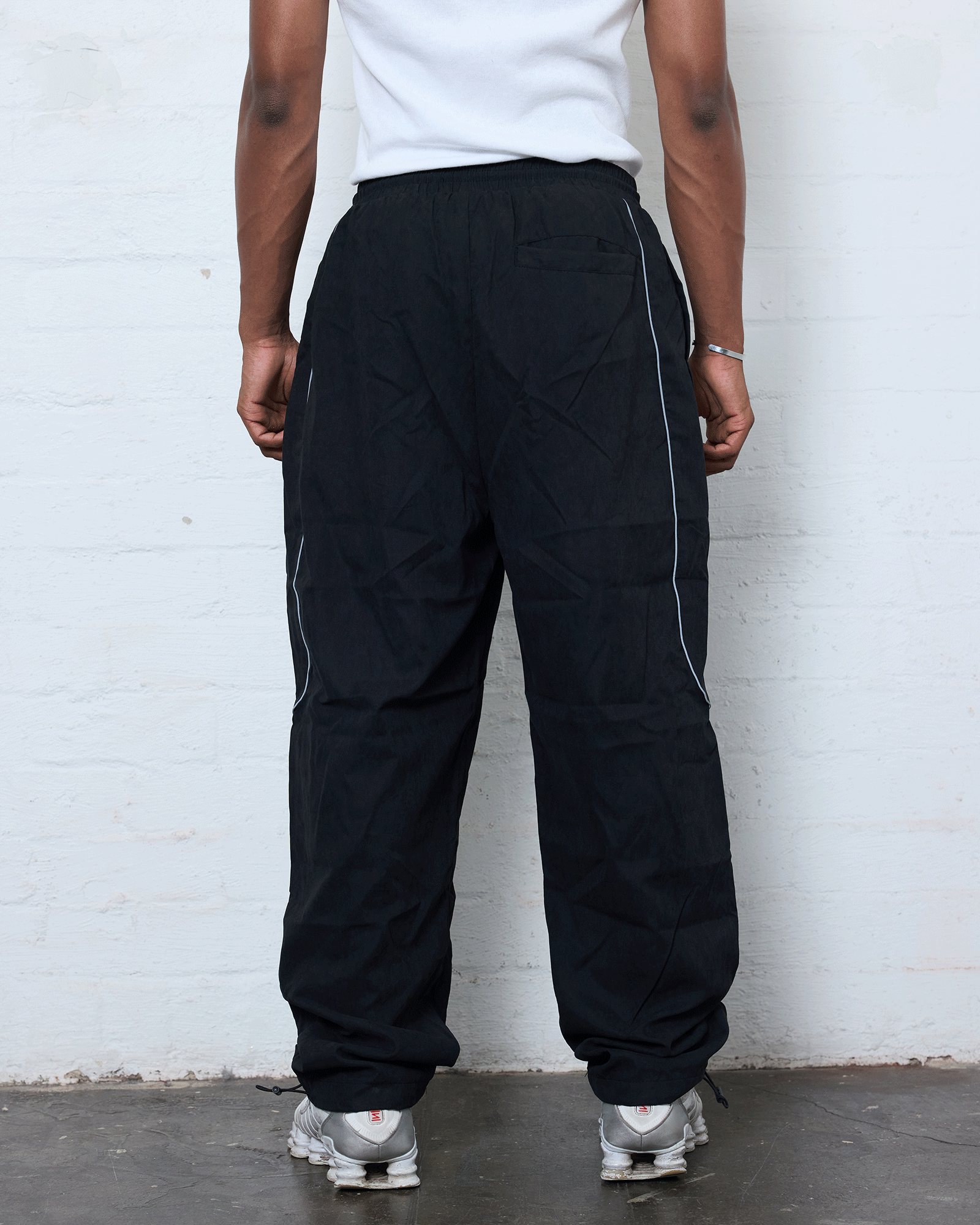 THE WORLD SPORT TRACKPANT - BLACK