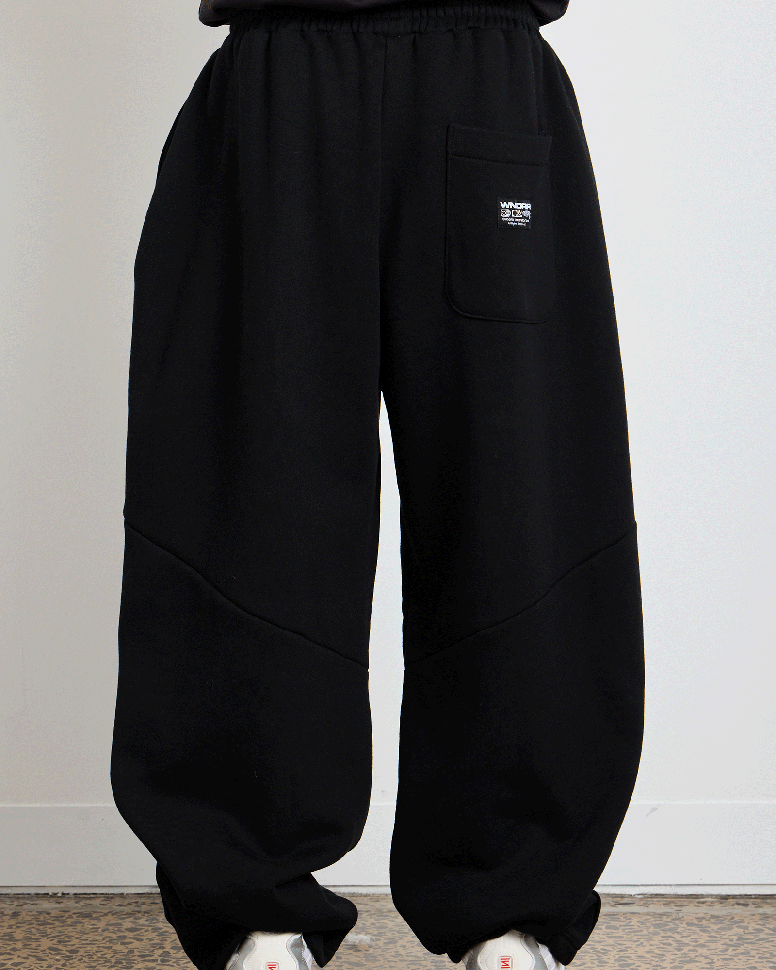 HALO JUMBO TRACKPANT - BLACK