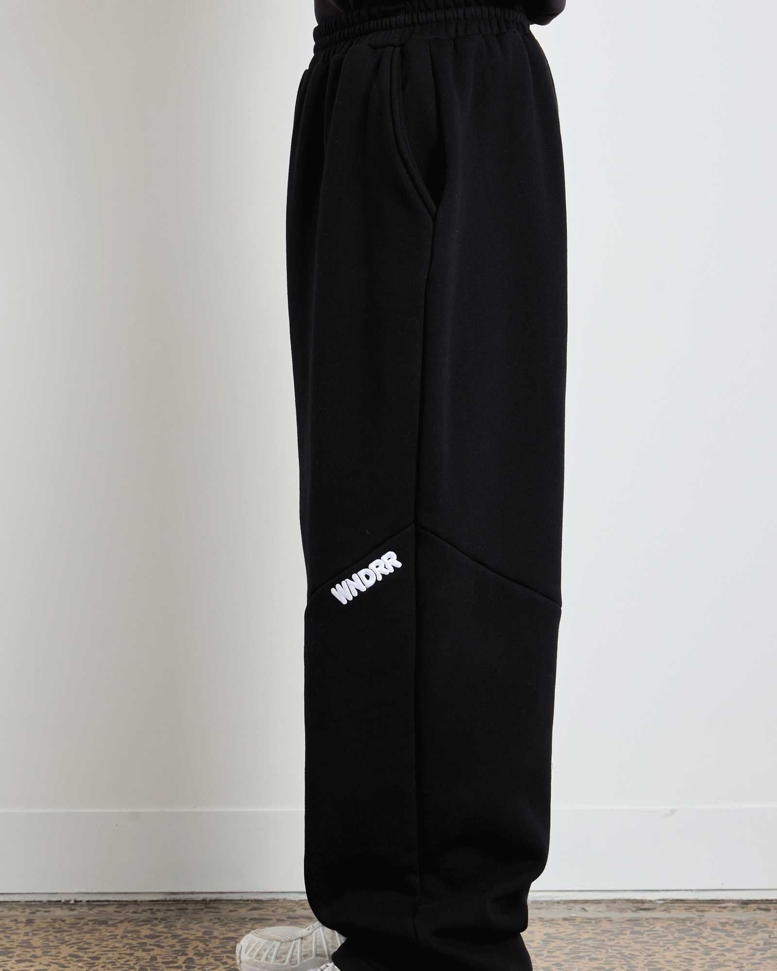HALO JUMBO TRACKPANT - BLACK