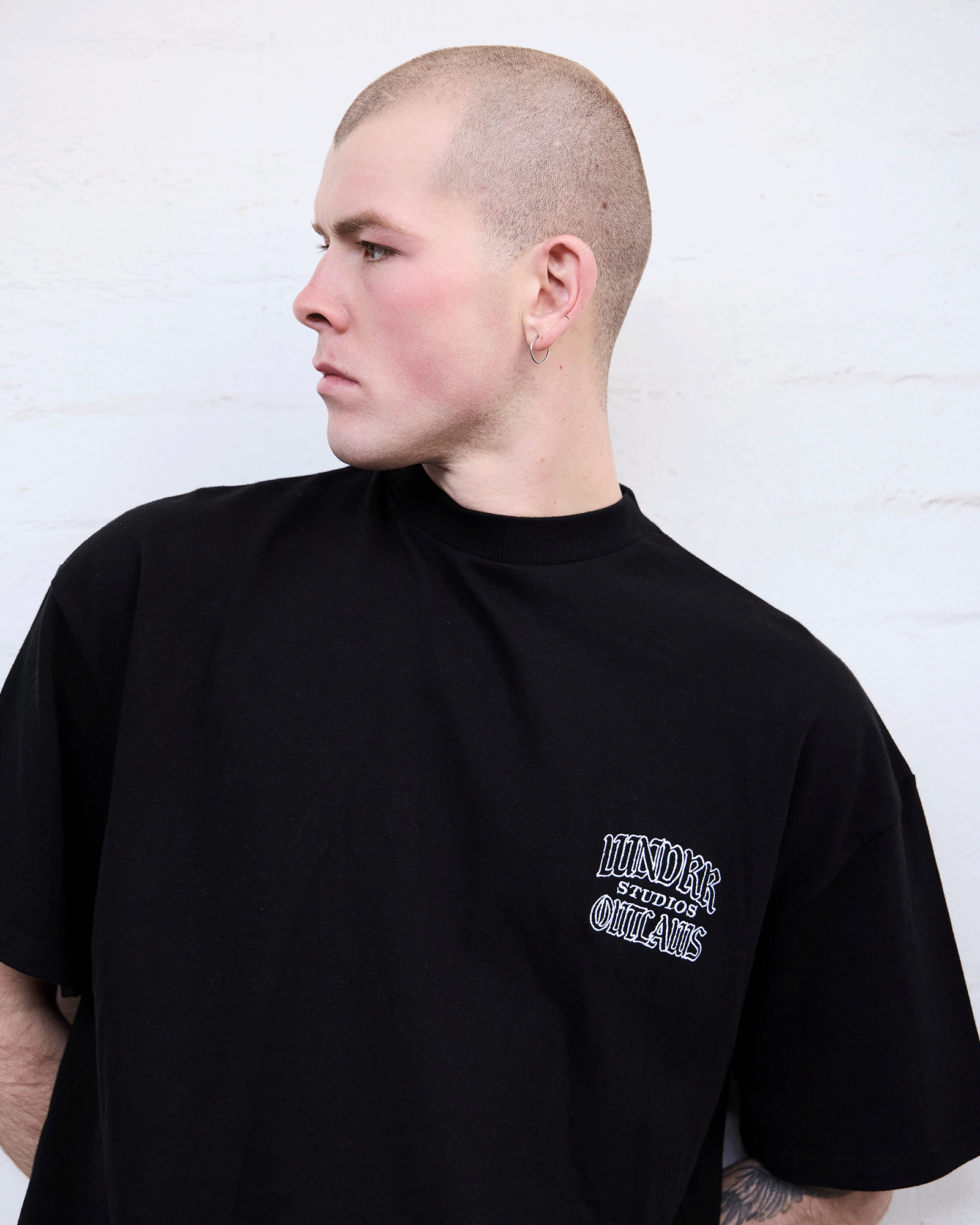 OUTLAWS HEAVY WEIGHT TEE - BLACK