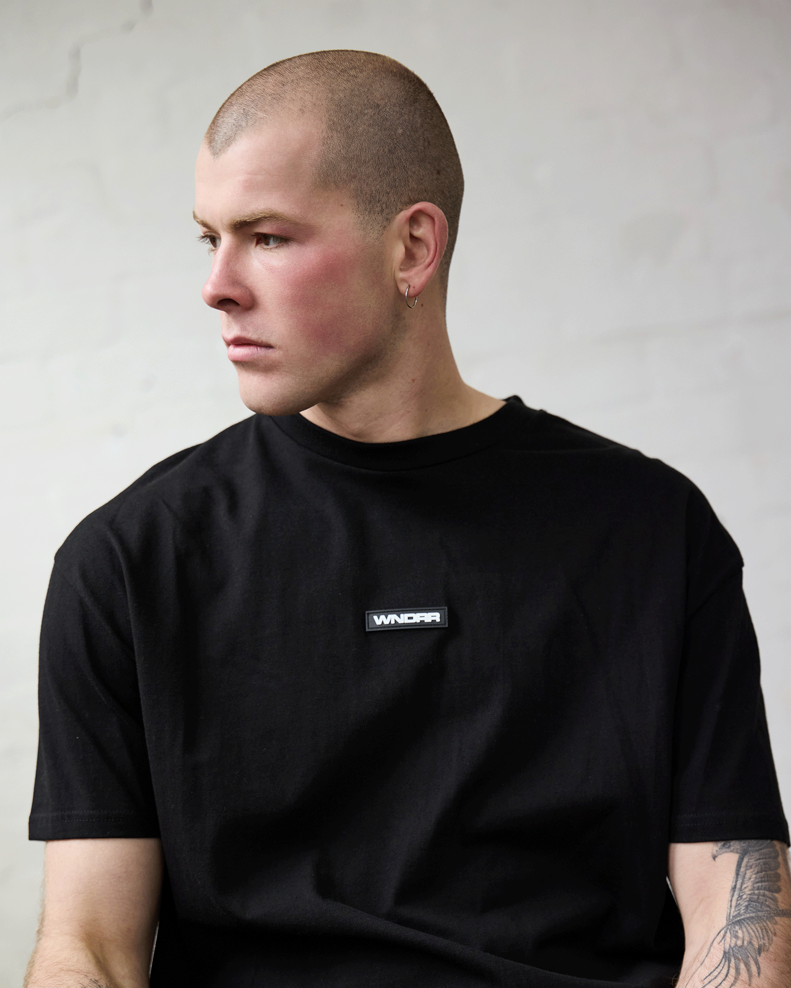 HEXED BOX FIT TEE - BLACK