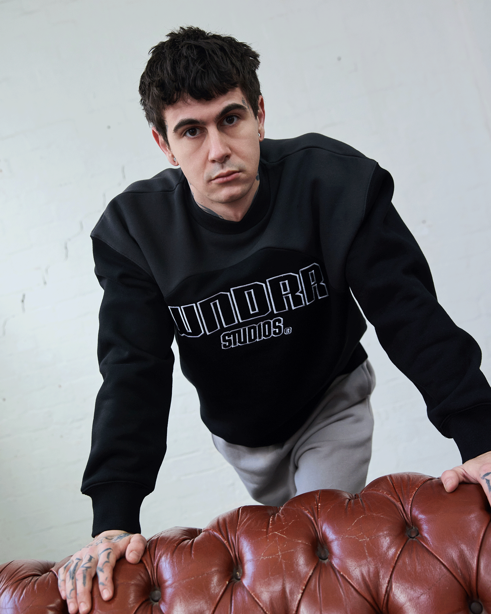 LIMITZ PANEL CREW SWEAT - BLACK