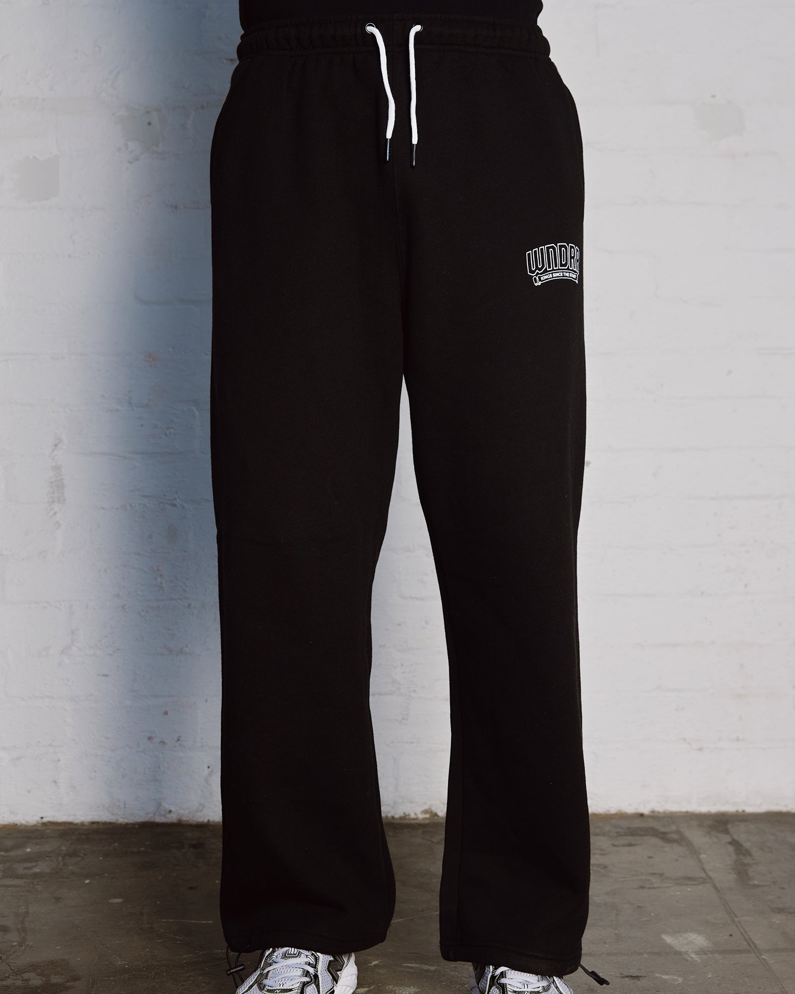 BANNER LOUNGE TRACKPANT - BLACK