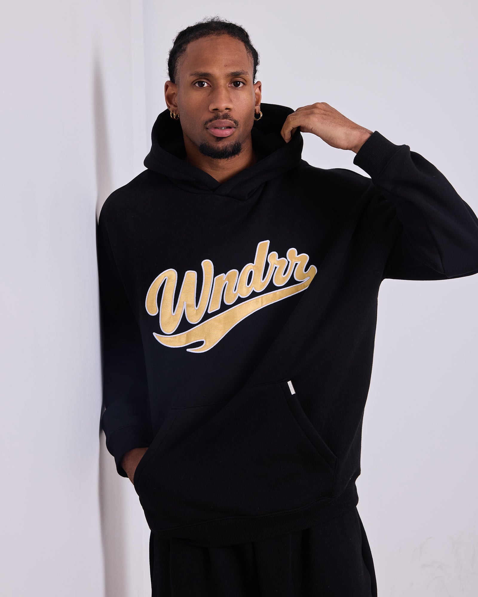 BRUSHBACK HOOD SWEAT - BLACK