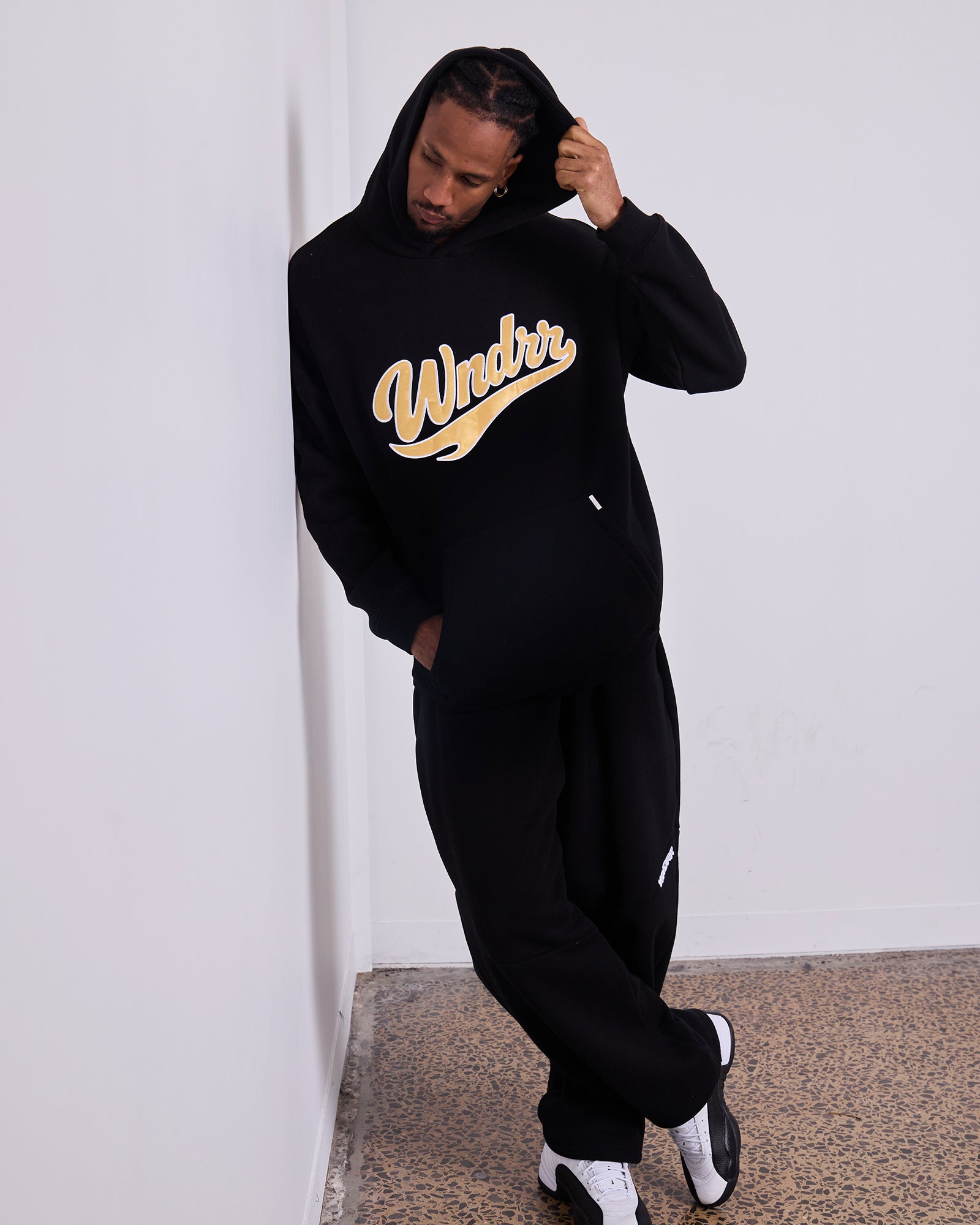 BRUSHBACK HOOD SWEAT - BLACK