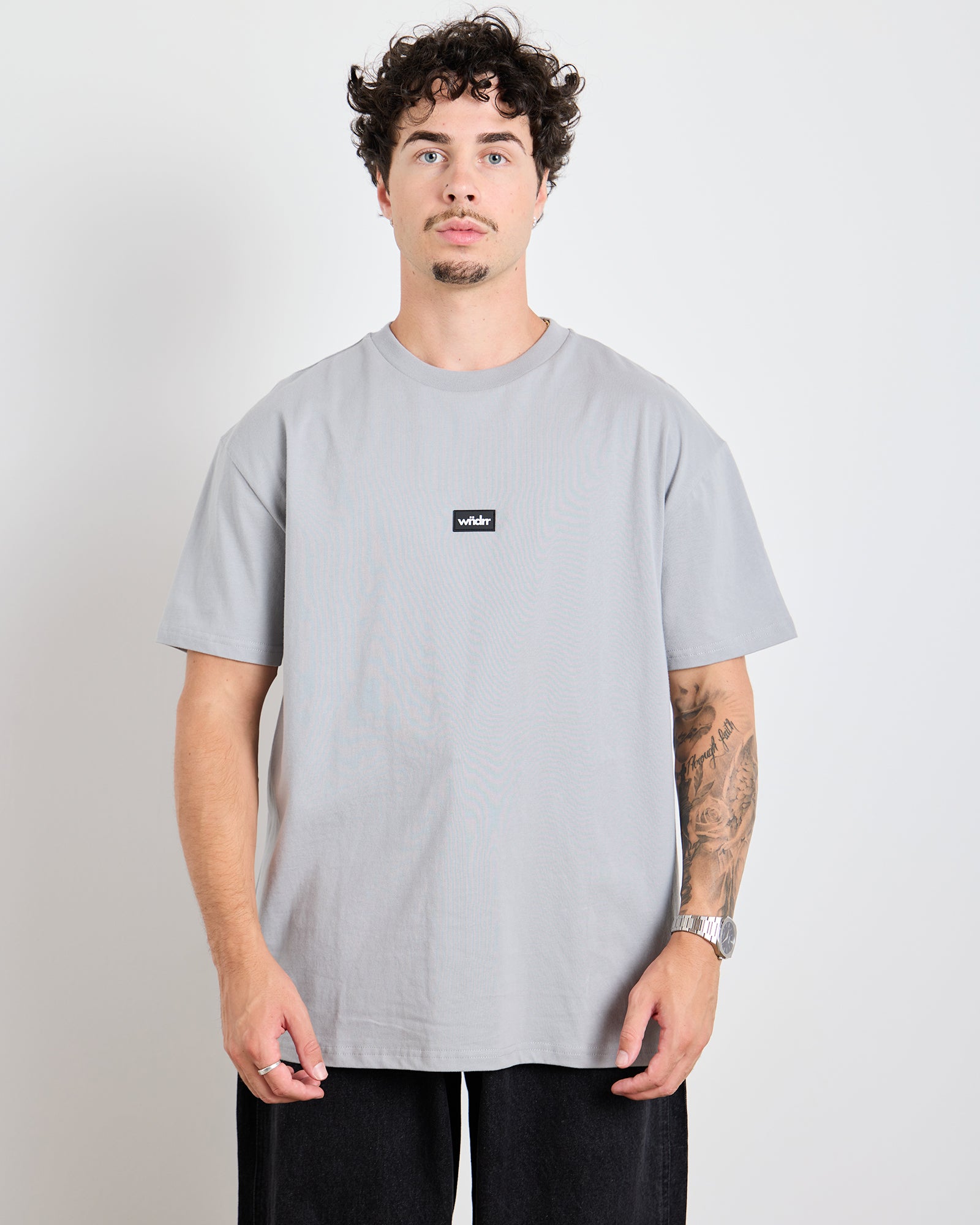 SOHO CLUB TEE - CEMENT GREY