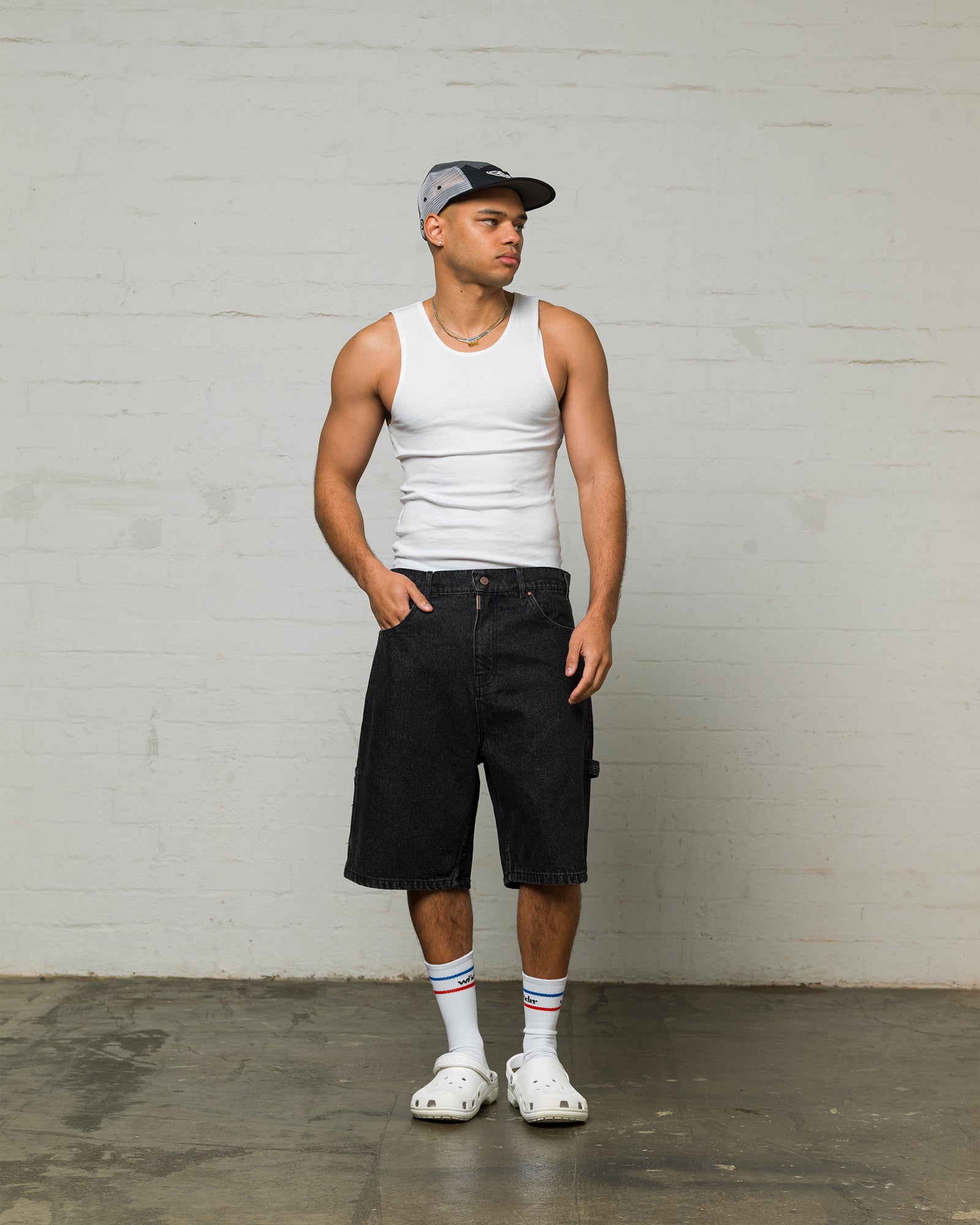 BOOSTER DENIM SHORT - WASHED BLACK