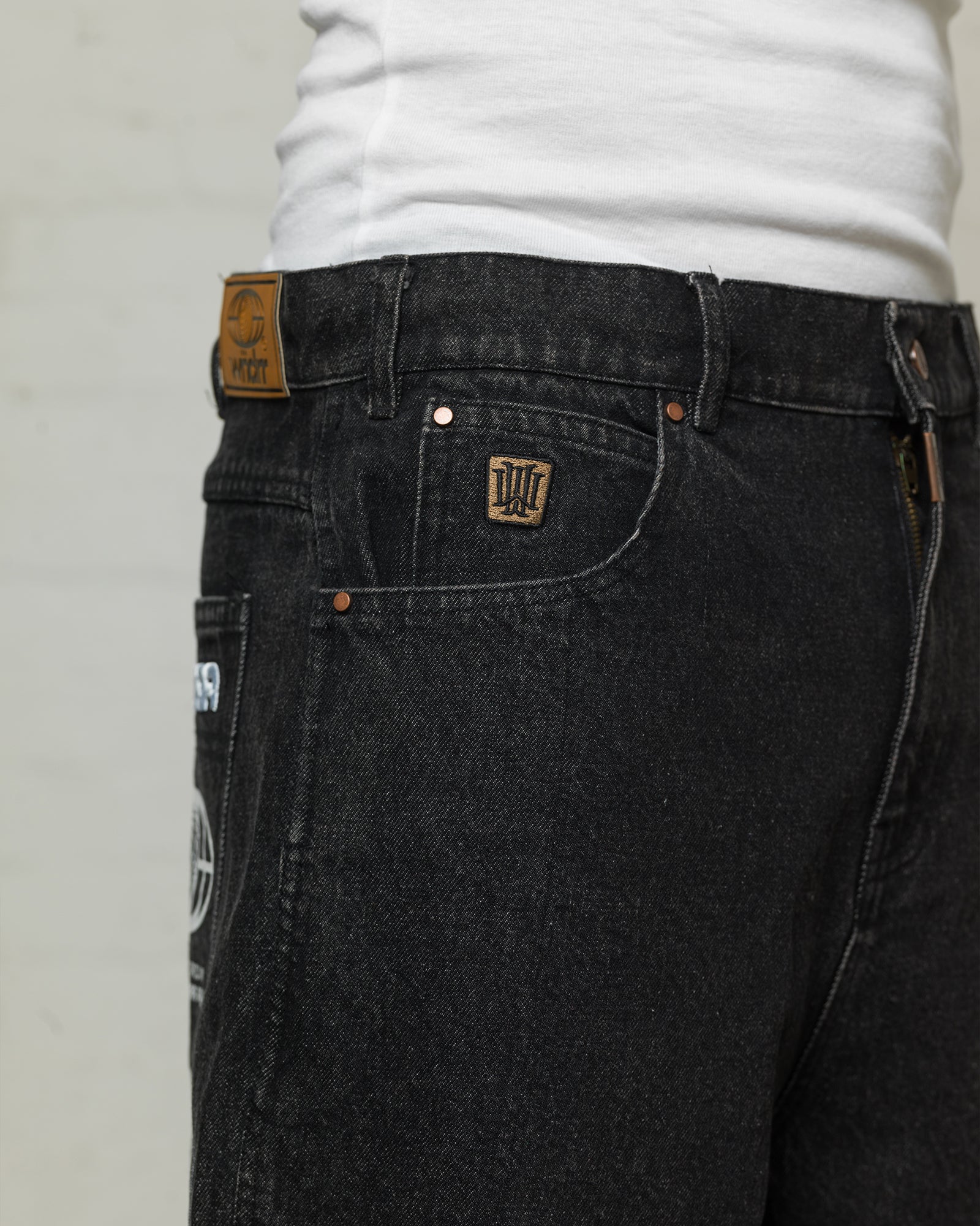 BOOSTER DENIM SHORT - WASHED BLACK