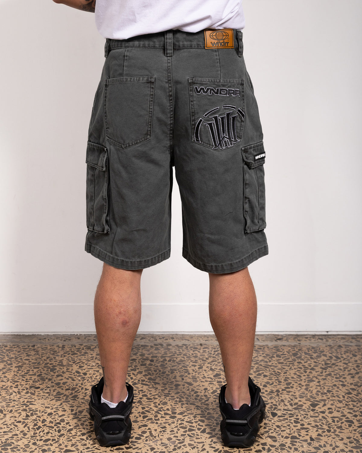 Model 182cm / Size 32