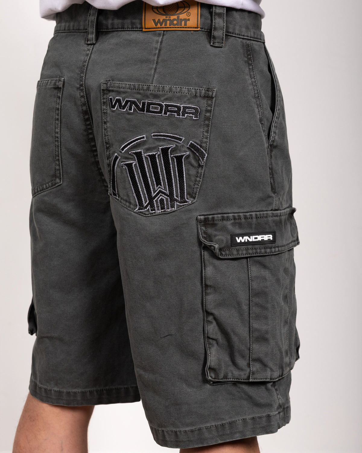 Model 182cm / Size 32