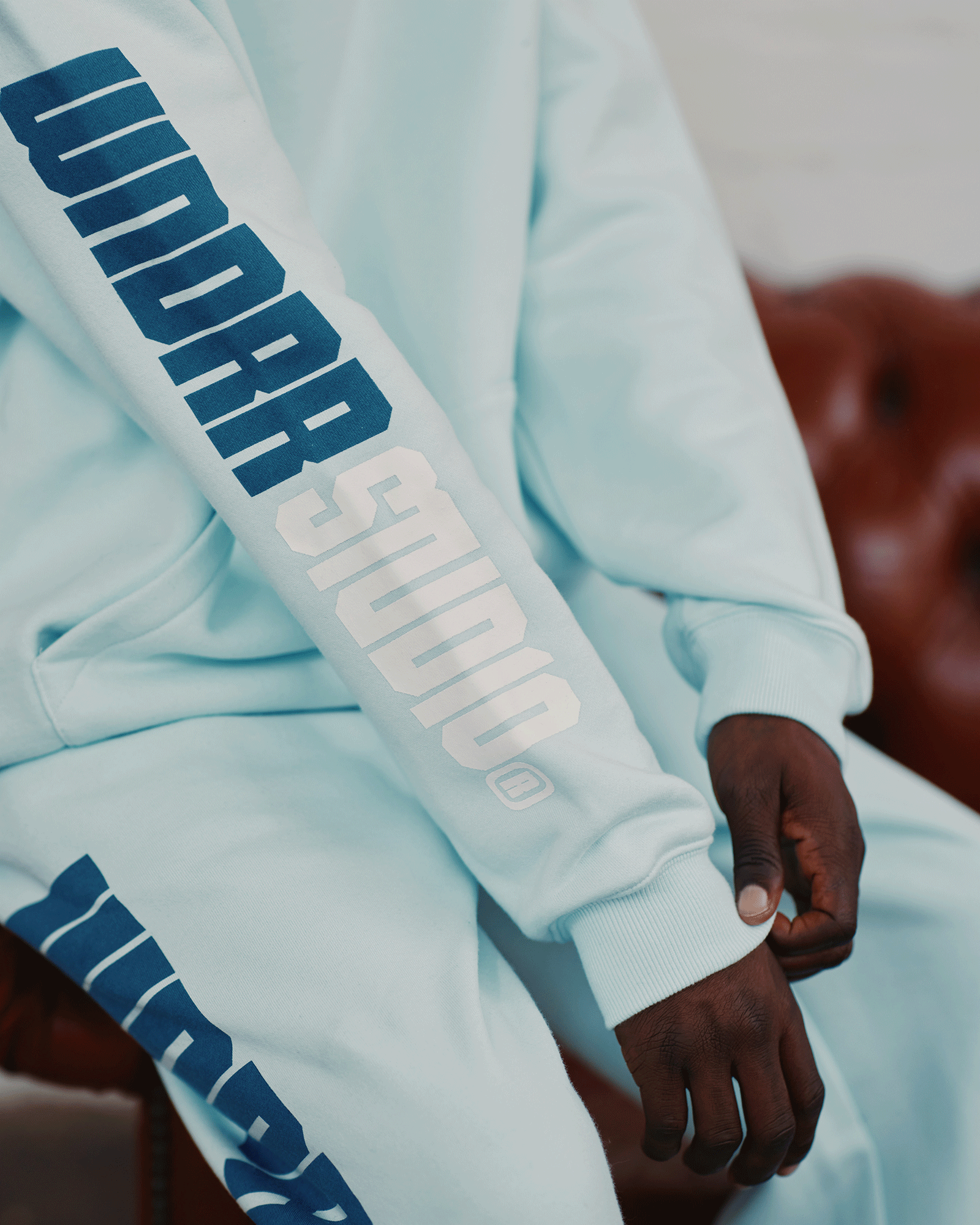 STUDIO HOOD SWEAT - BABY BLUE