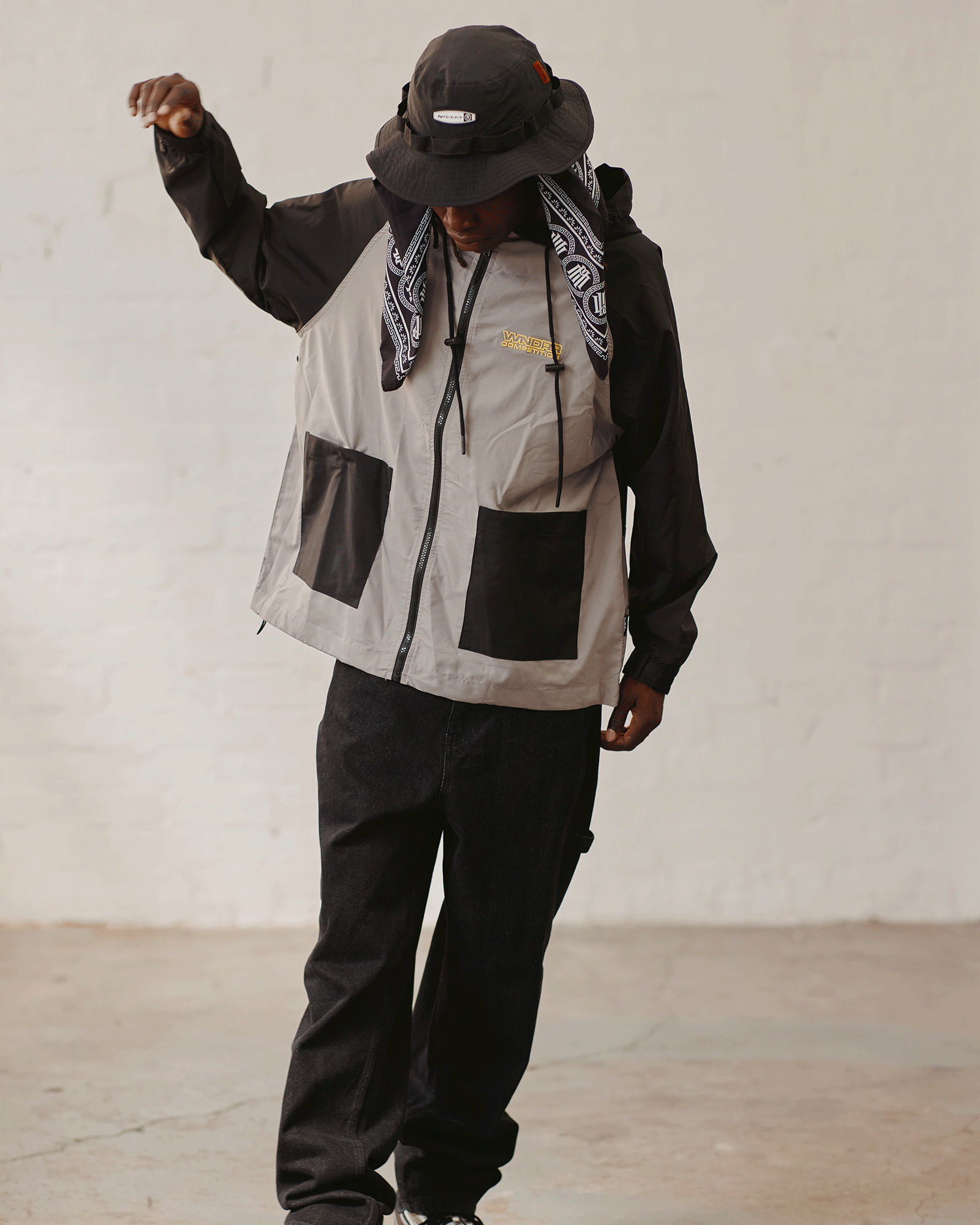 COMPETITION ANORAK JACKET - BLACK/CHARCOAL