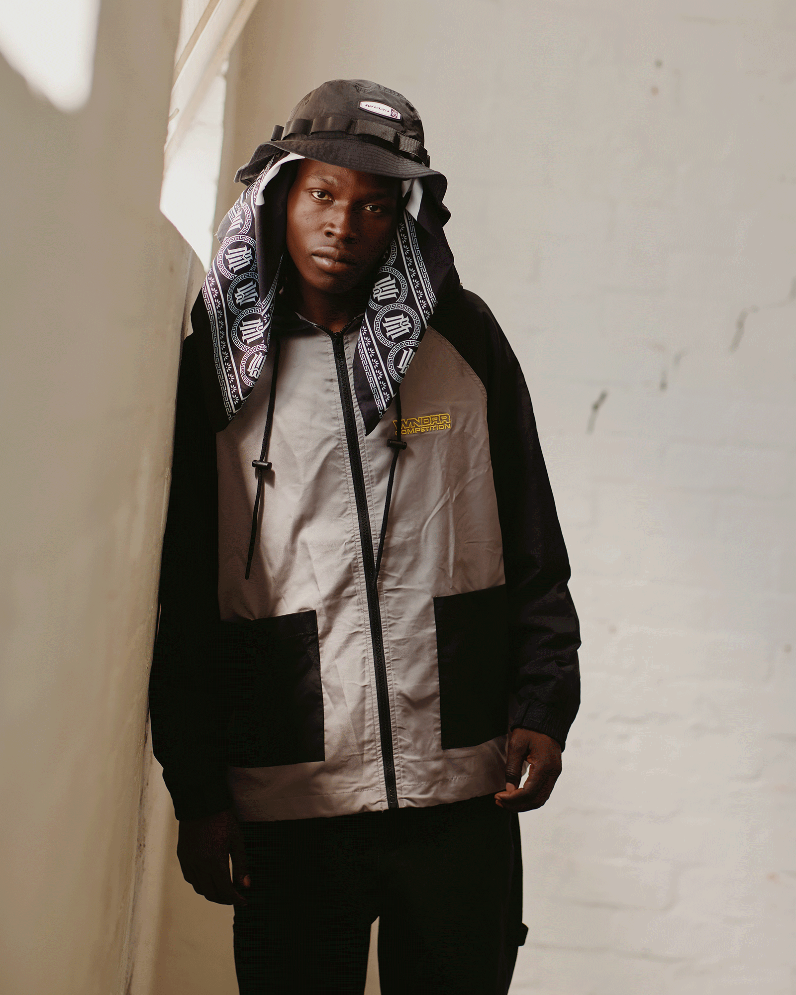 COMPETITION ANORAK JACKET - BLACK/CHARCOAL