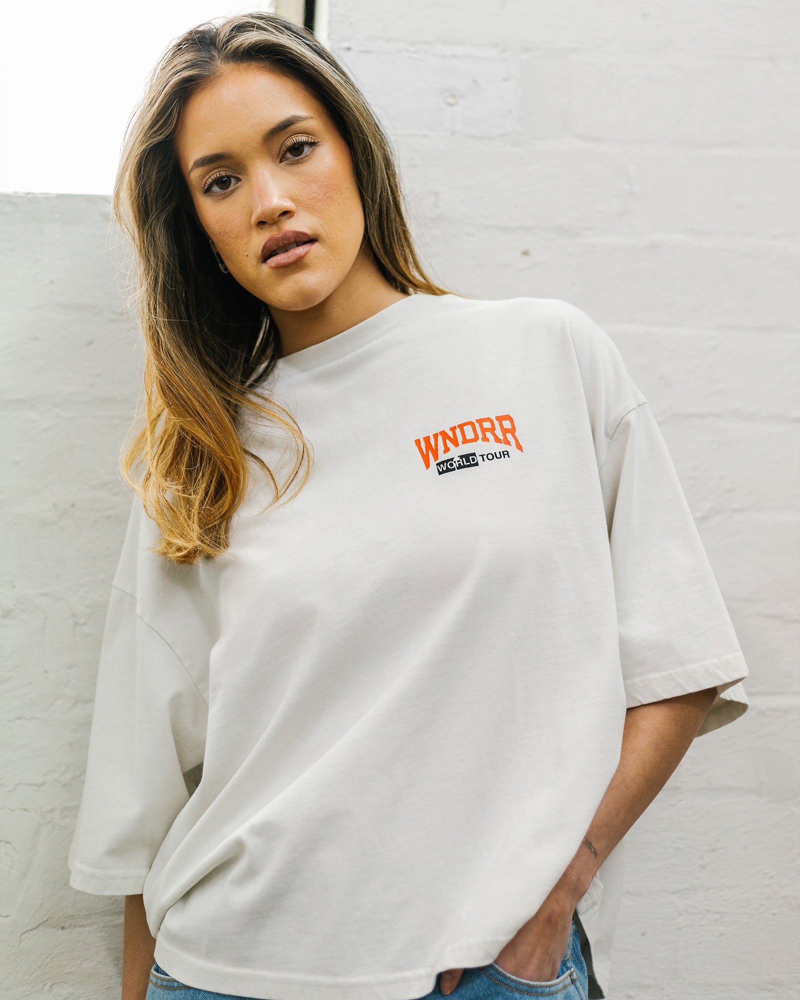 WOMENS WORLD TOUR CROPPED FIT TEE - WASHED WHITE