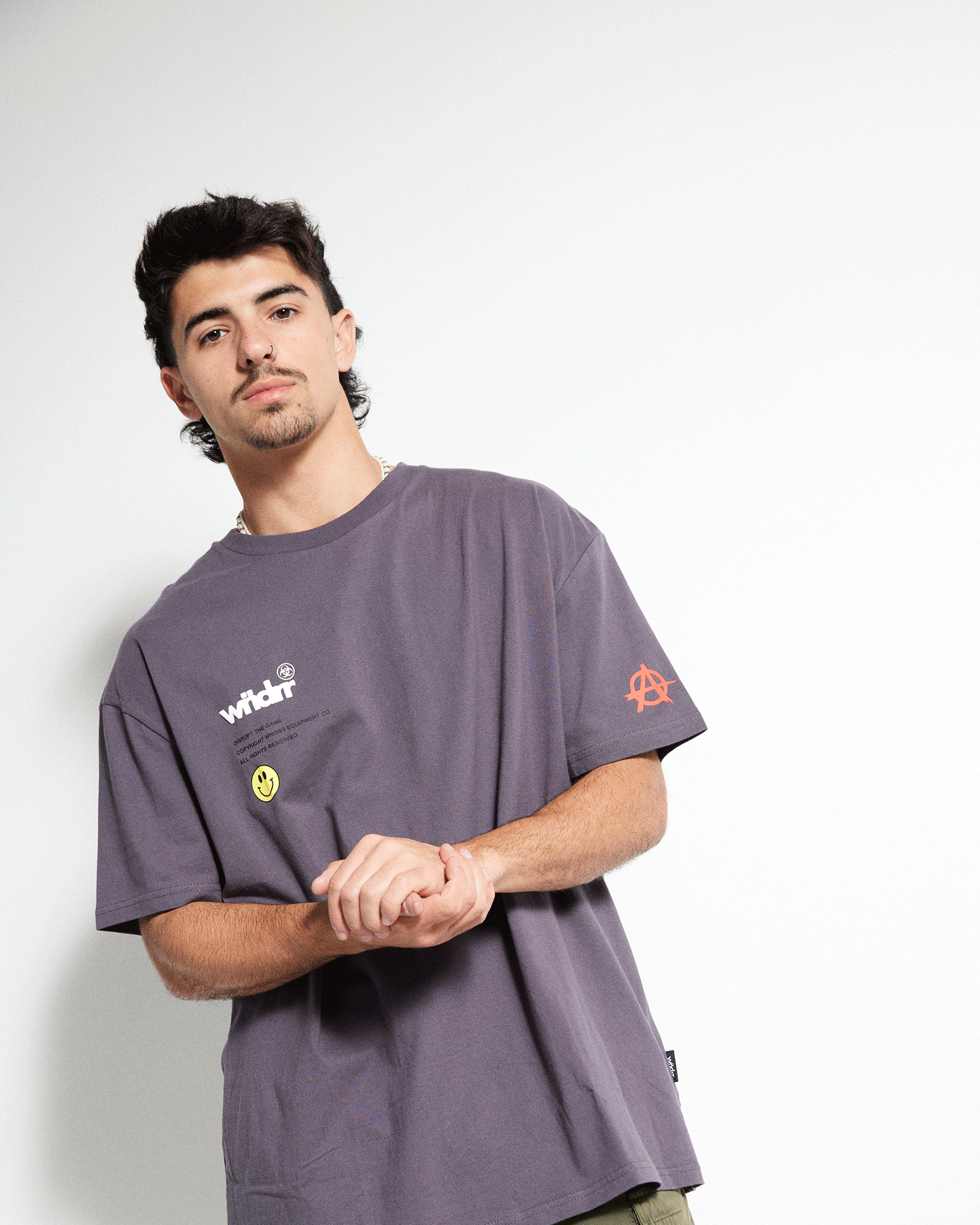 ILLEGIBLE BOX FIT TEE - CHARCOAL