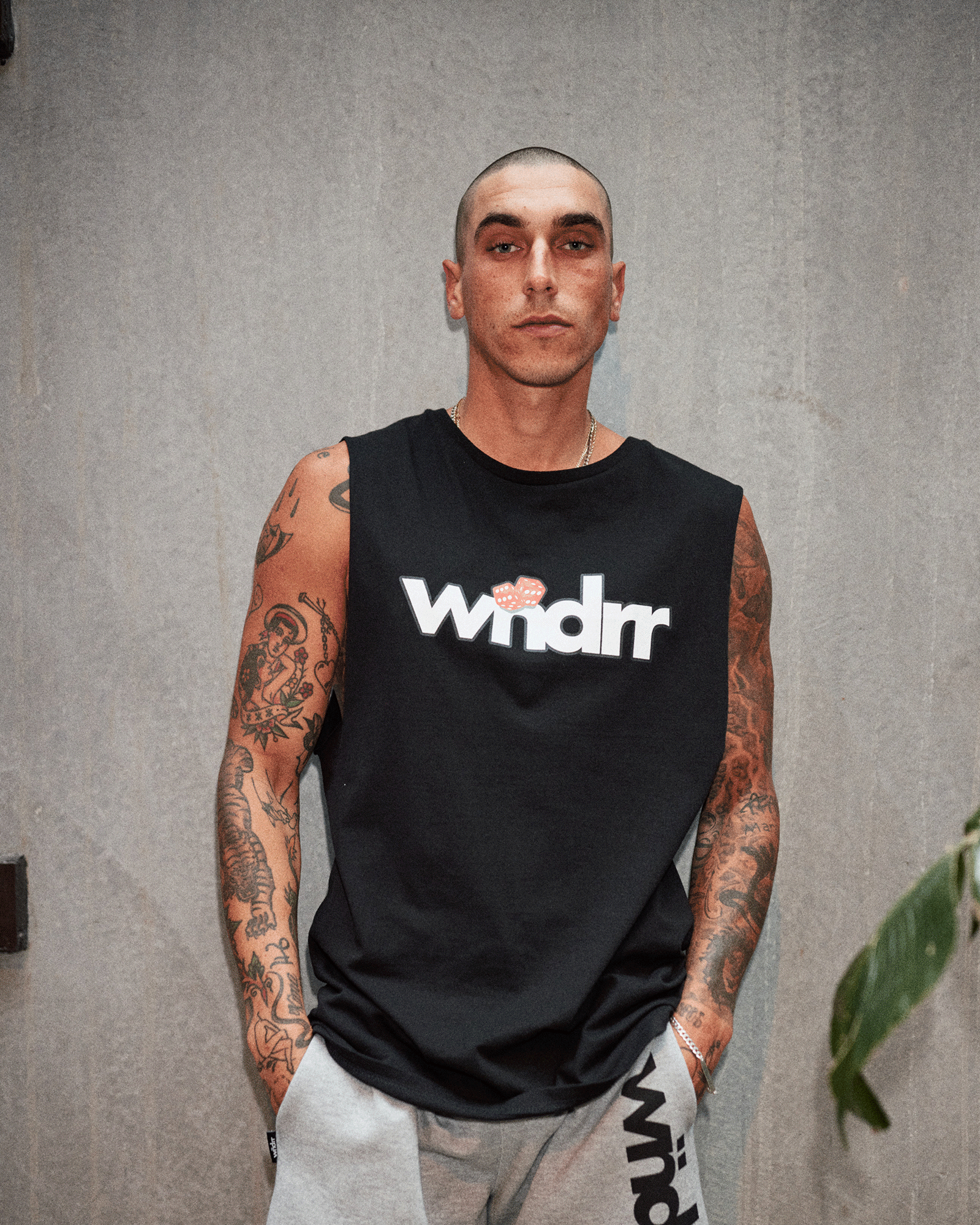 HIGH ROLL MUSCLE TOP - BLACK