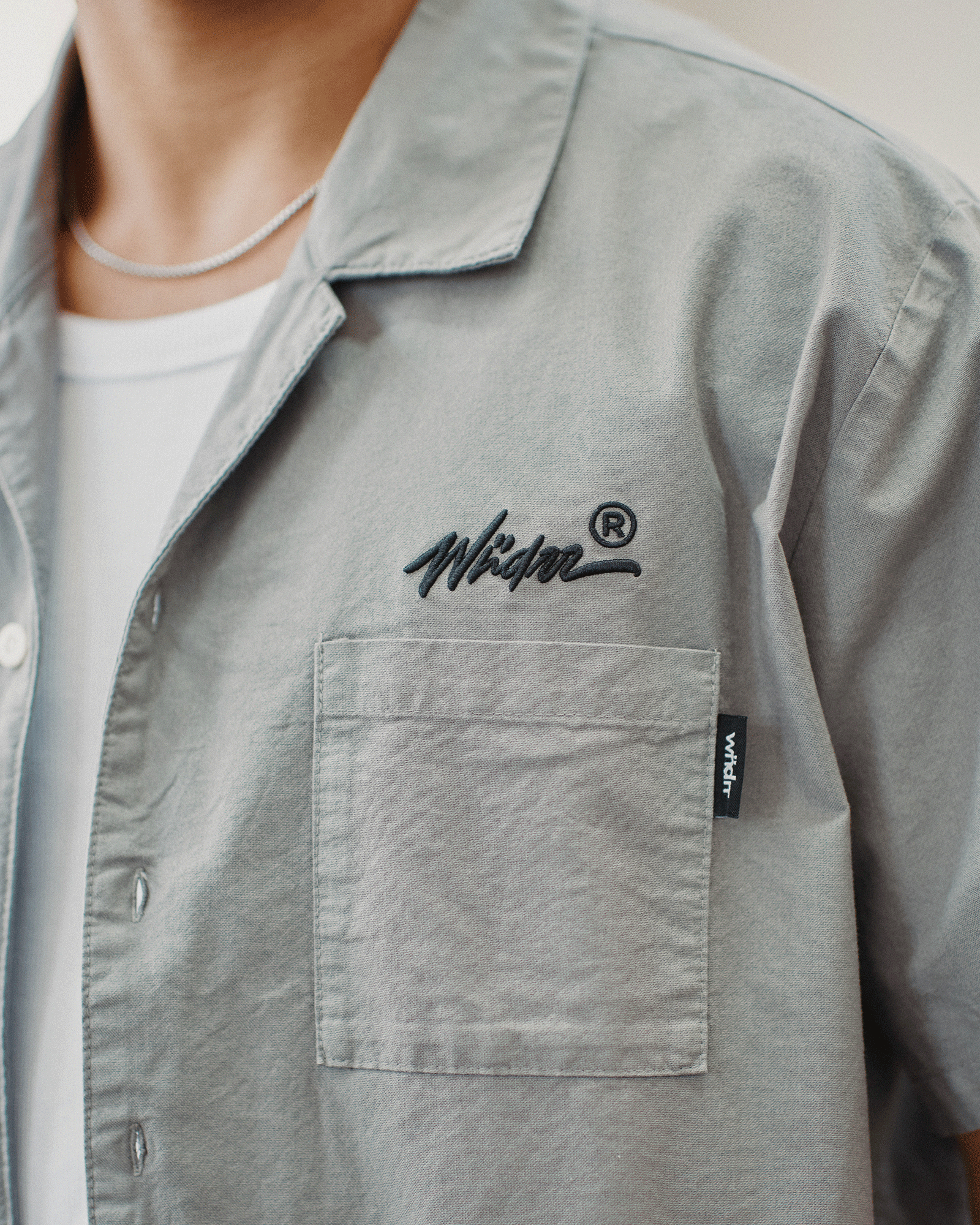 SCRIPT S/S SHIRT - MOON GREY