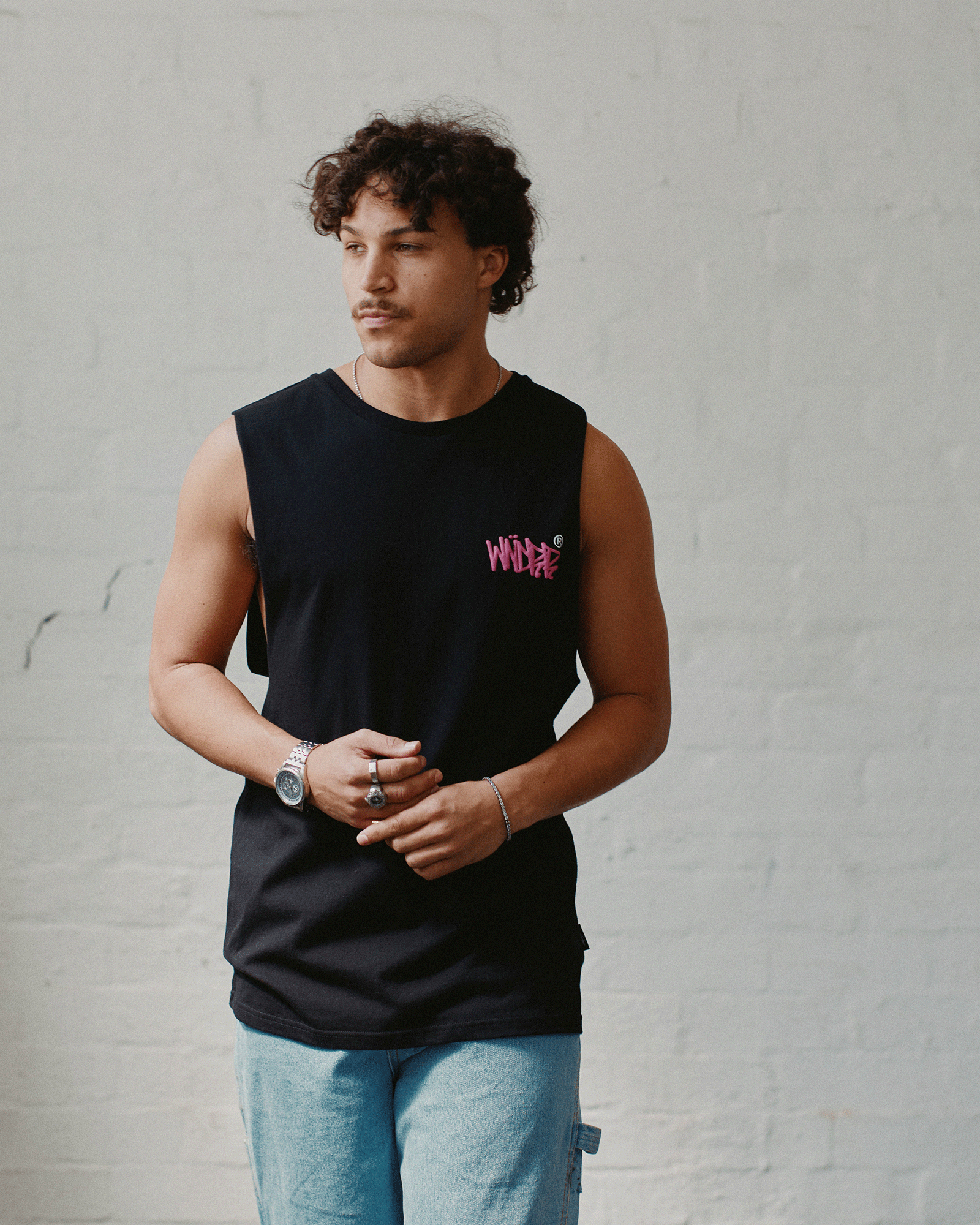 TAGGED MUSCLE TOP - BLACK