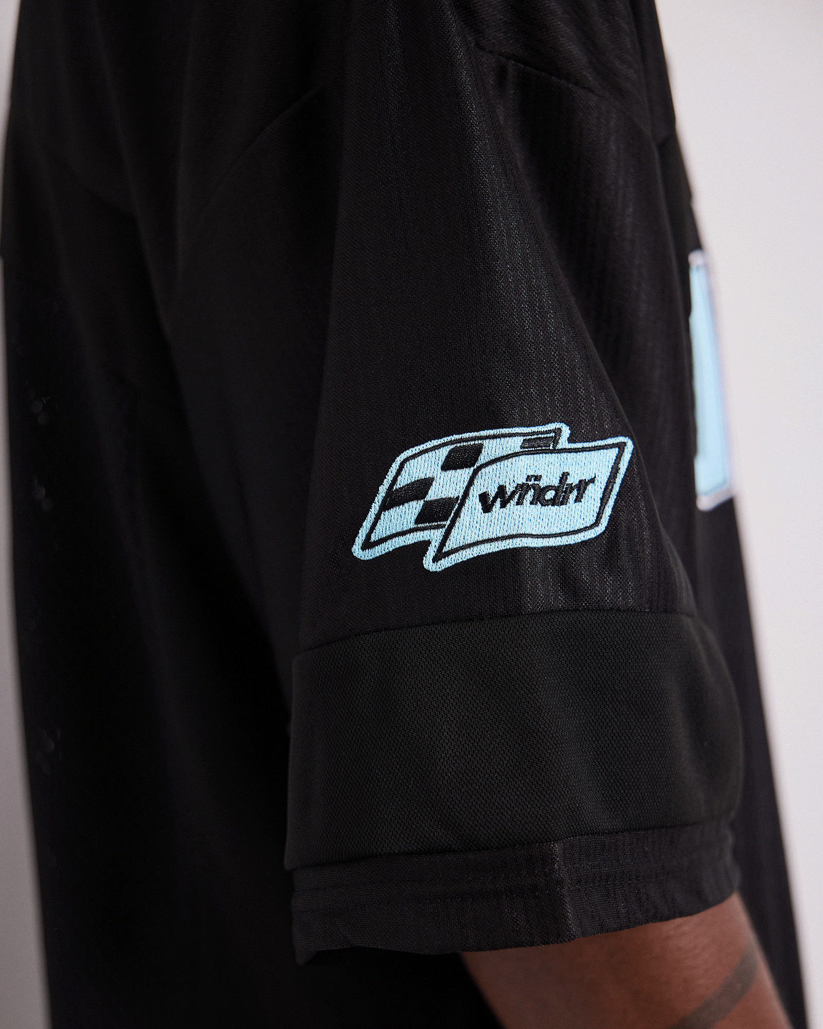 DRIVETRAIN QUARTERBACK TOP - BLACK