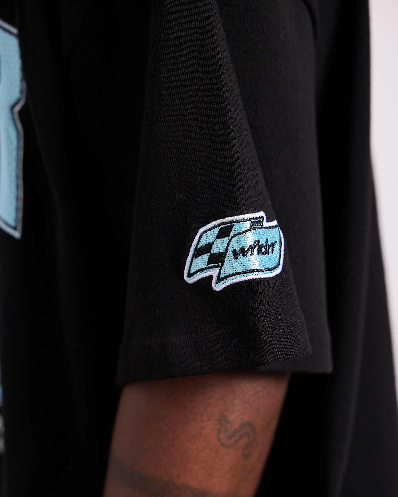 DRIVETRAIN QUARTERBACK TOP - BLACK