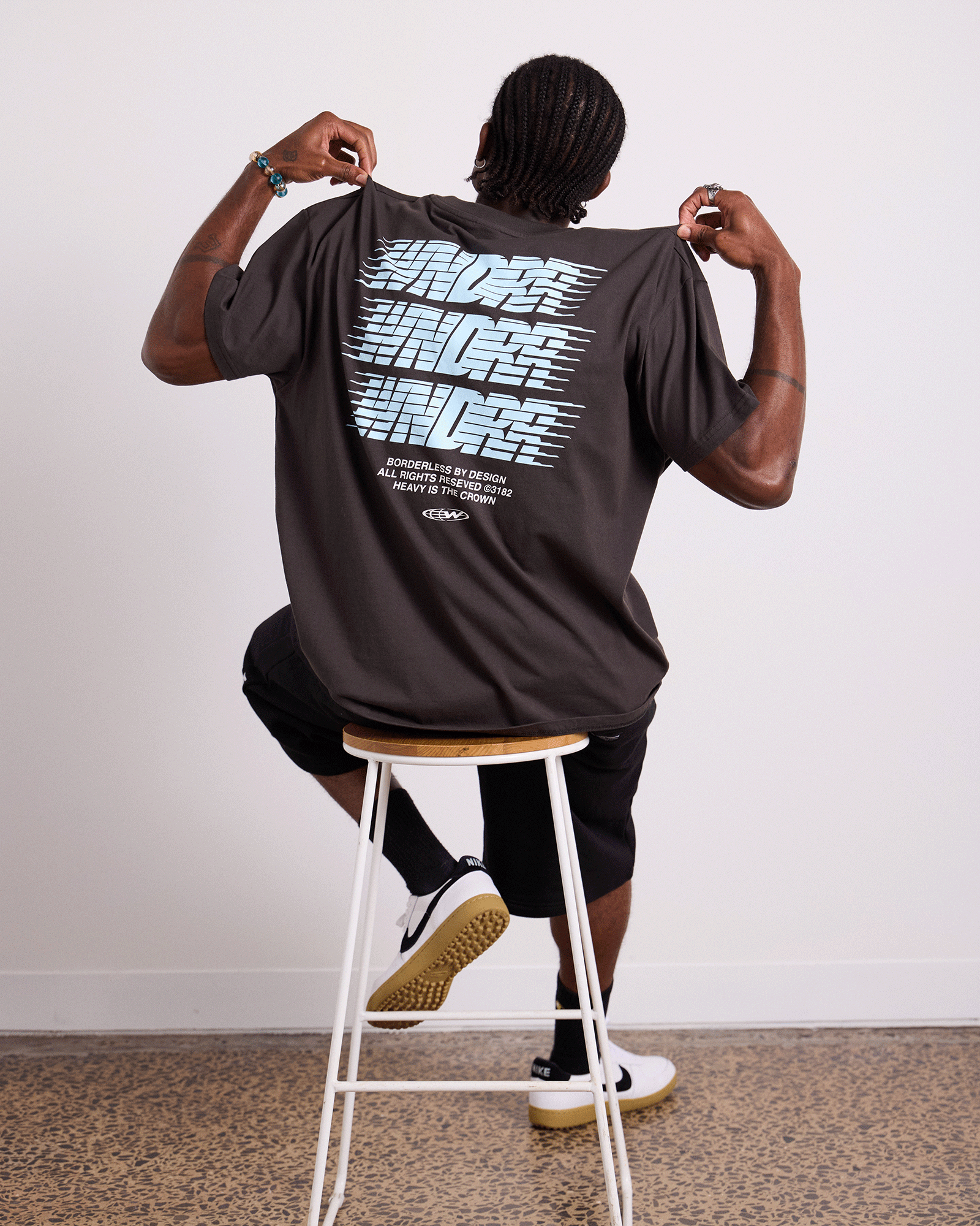 BORDERLESS BOX FIT TEE - FADED BLACK