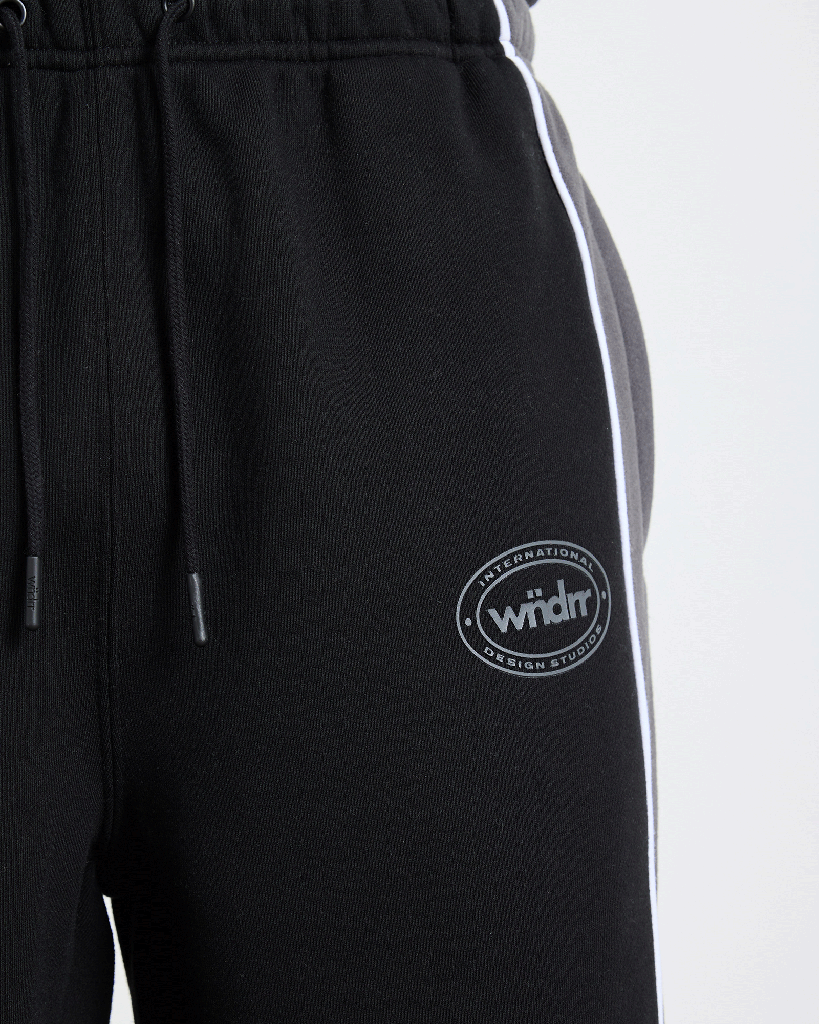 TOKEN PANEL LOUNGE TRACKPANT - BLACK/GREY