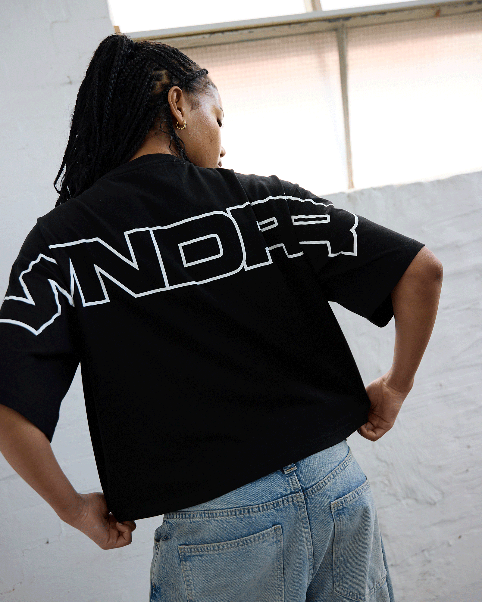 PATRON CROPPED FIT TEE - BLACK