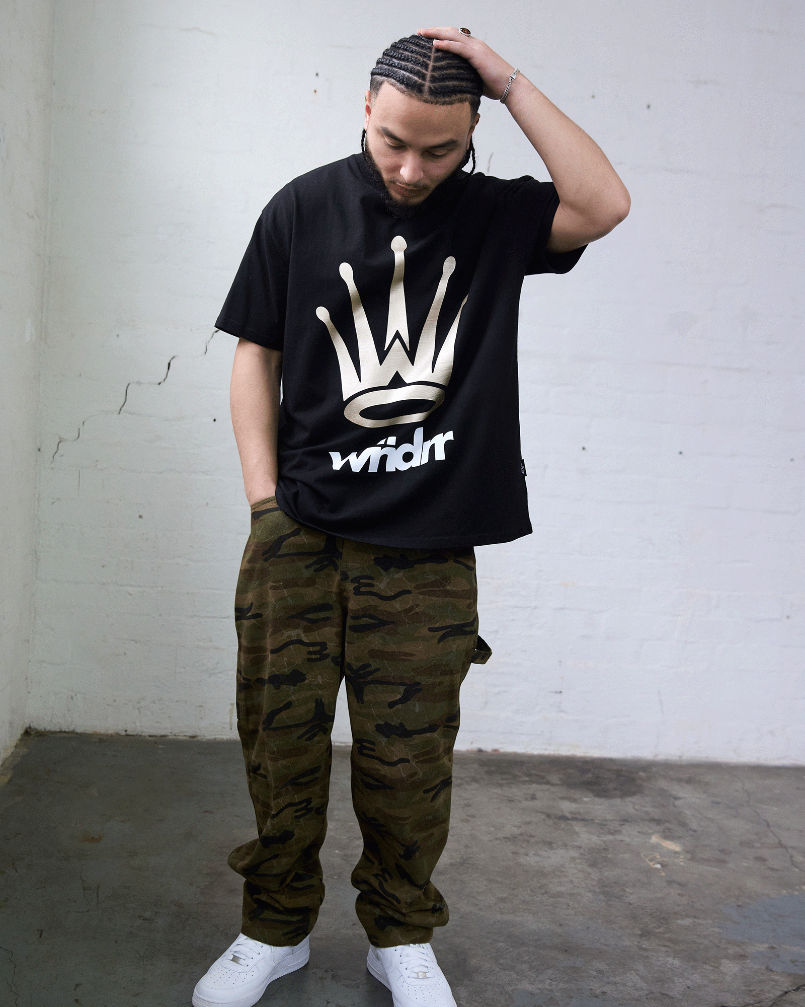 CREST BOX FIT TEE - BLACK