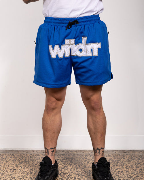 Model 182cm / Size M