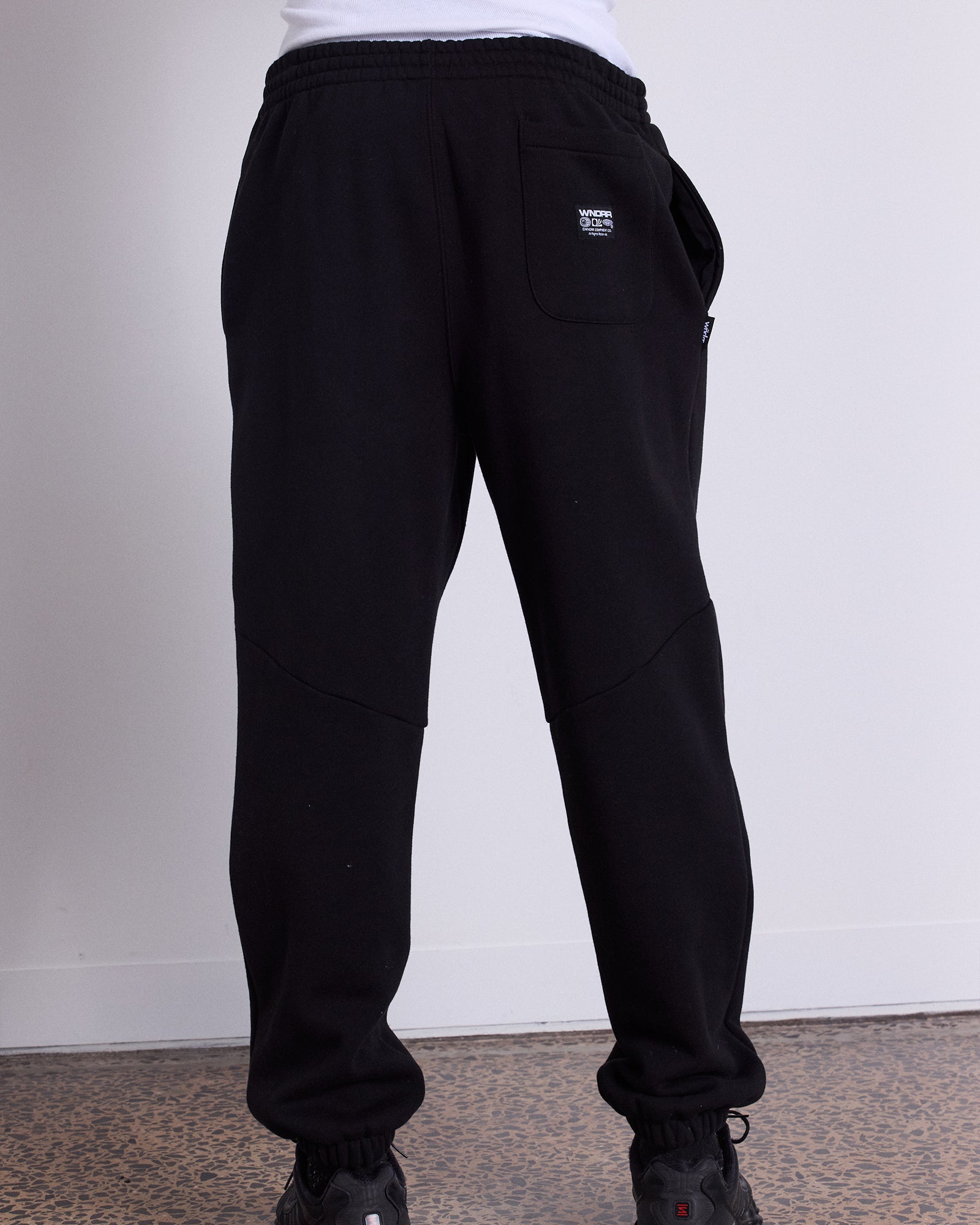 HALO BAGGY TRACKPANT - BLACK