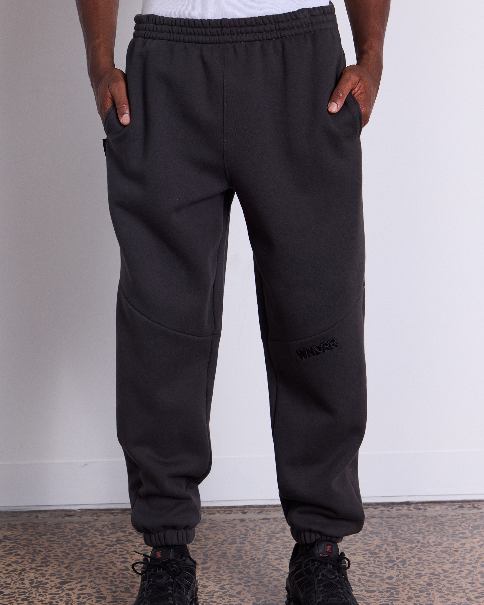 HALO BAGGY TRACKPANT - FADED BLACK