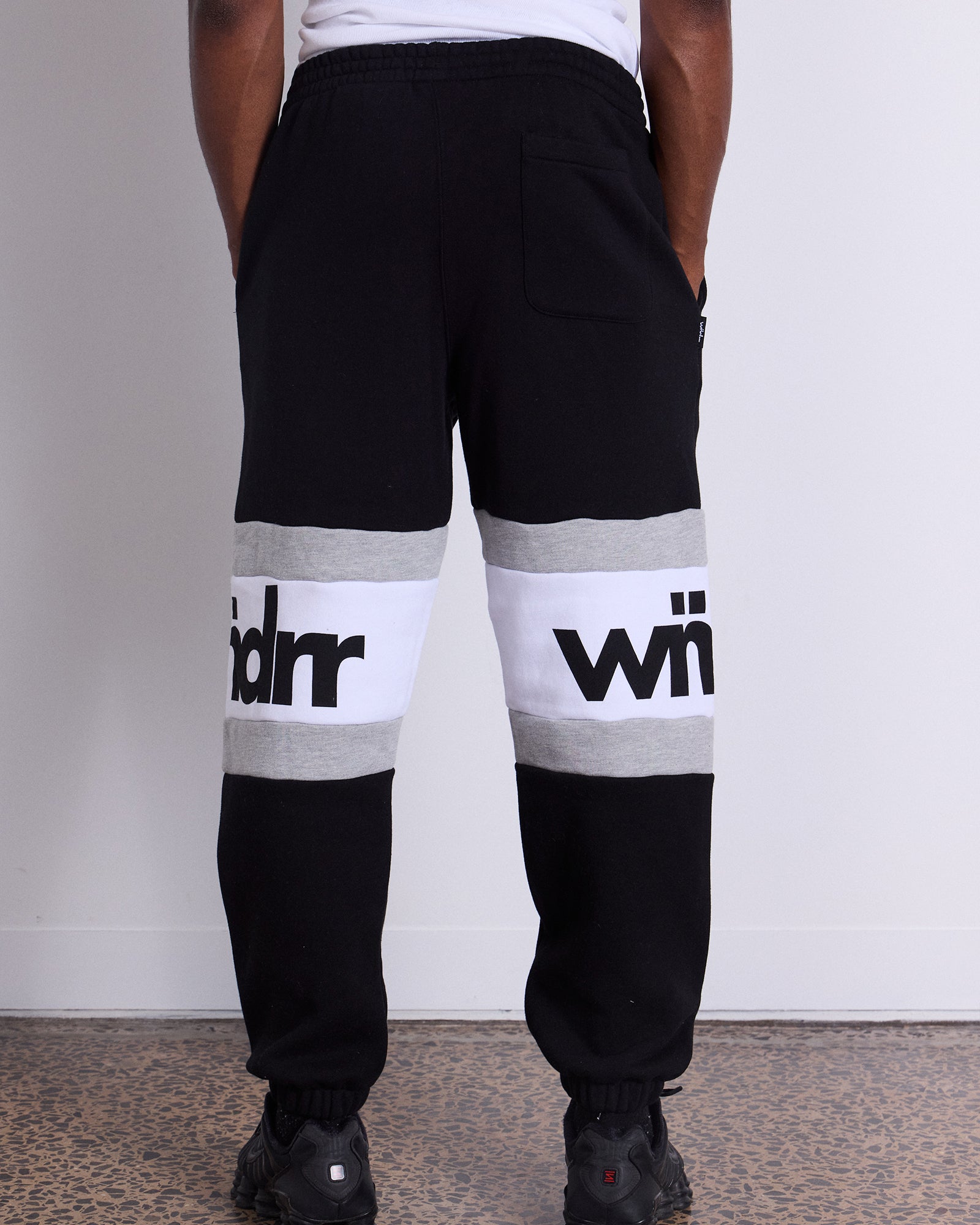 Model 184cm / Size M