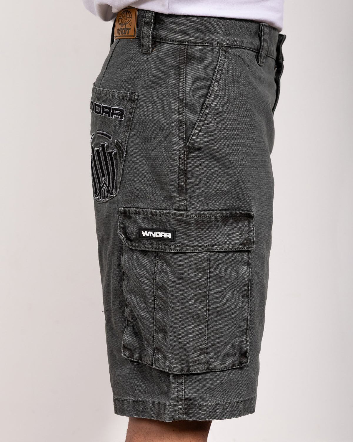 Model 182cm / Size 32