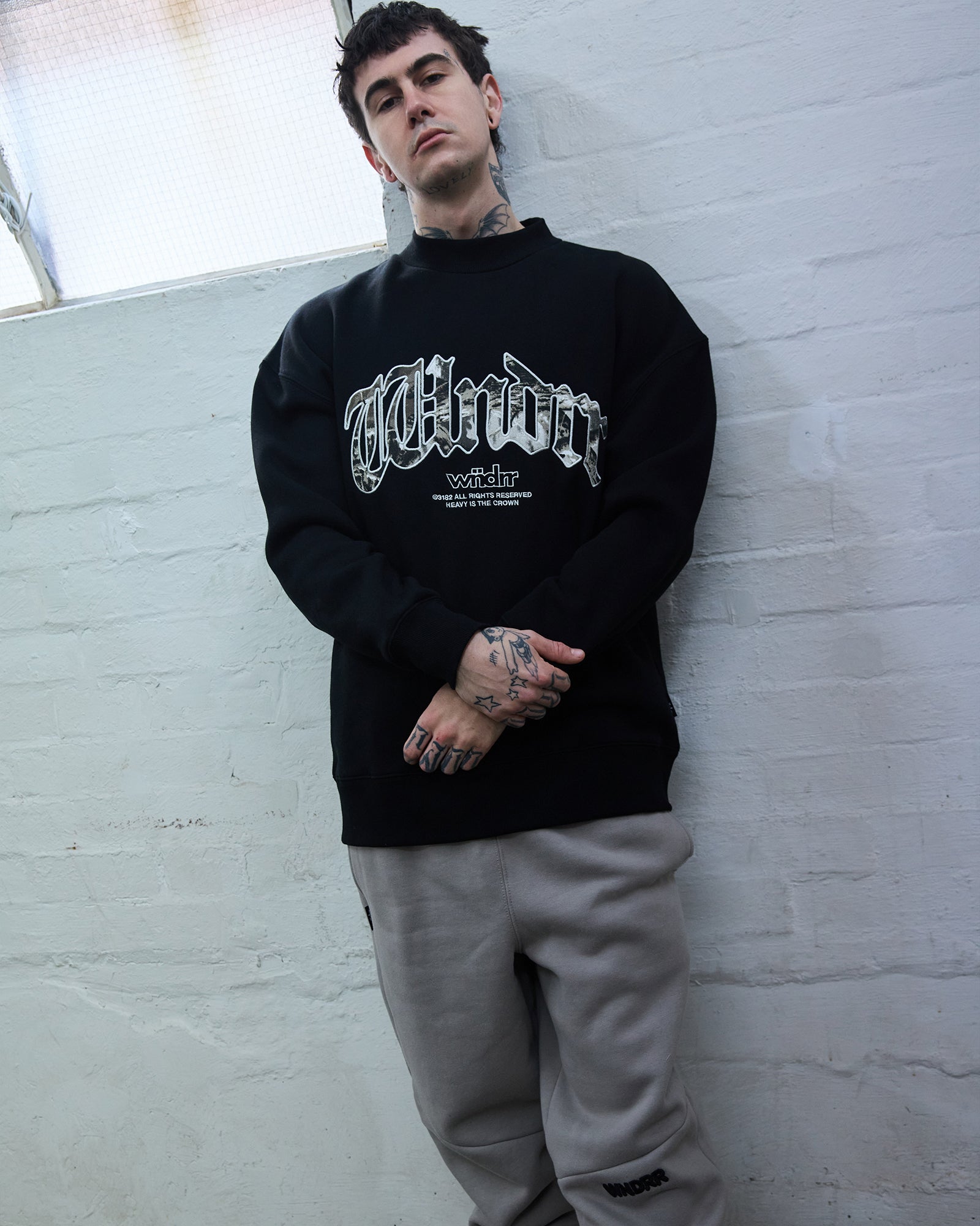 ROGUE CREW SWEAT - BLACK