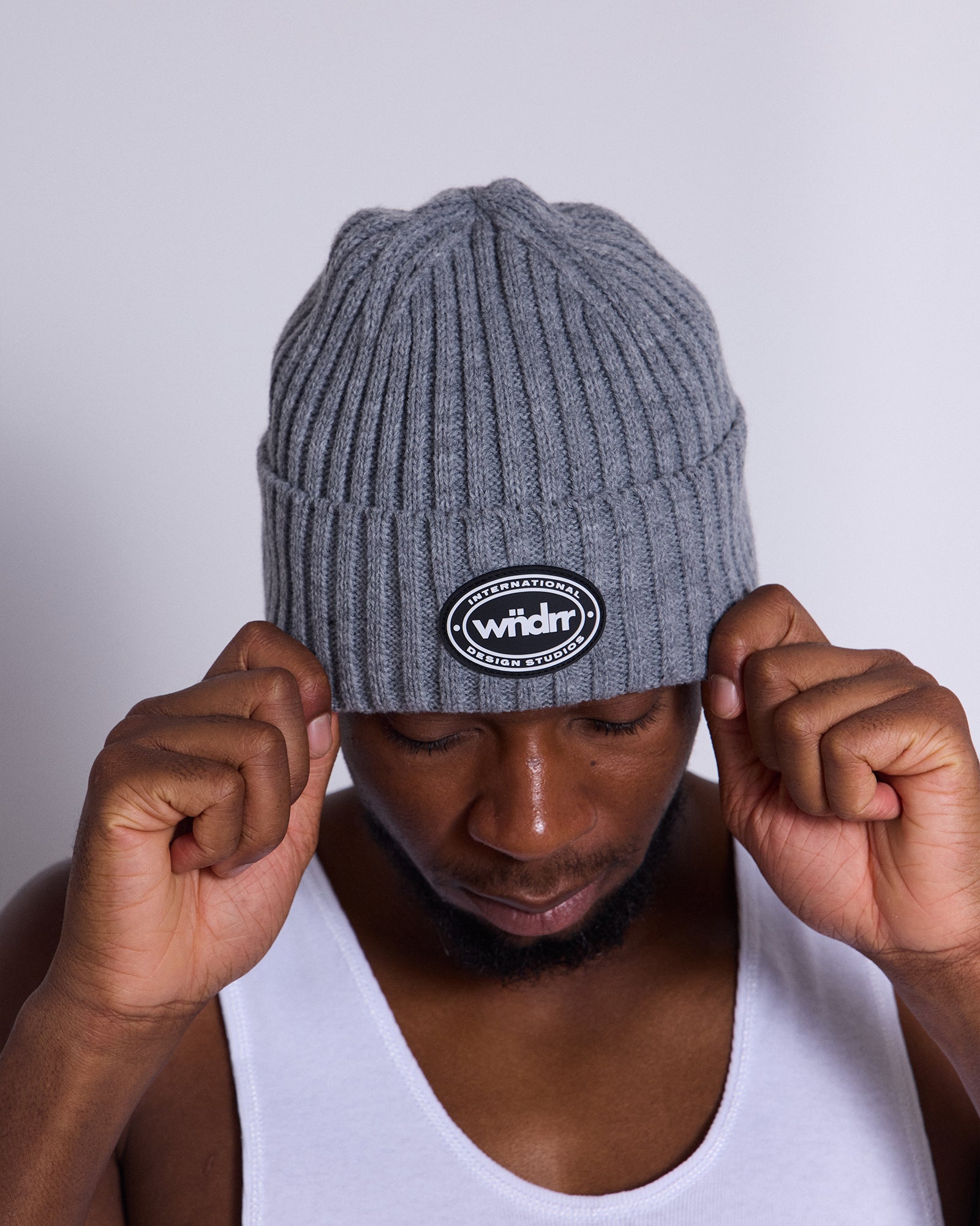 TOKEN BEANIE - GREY